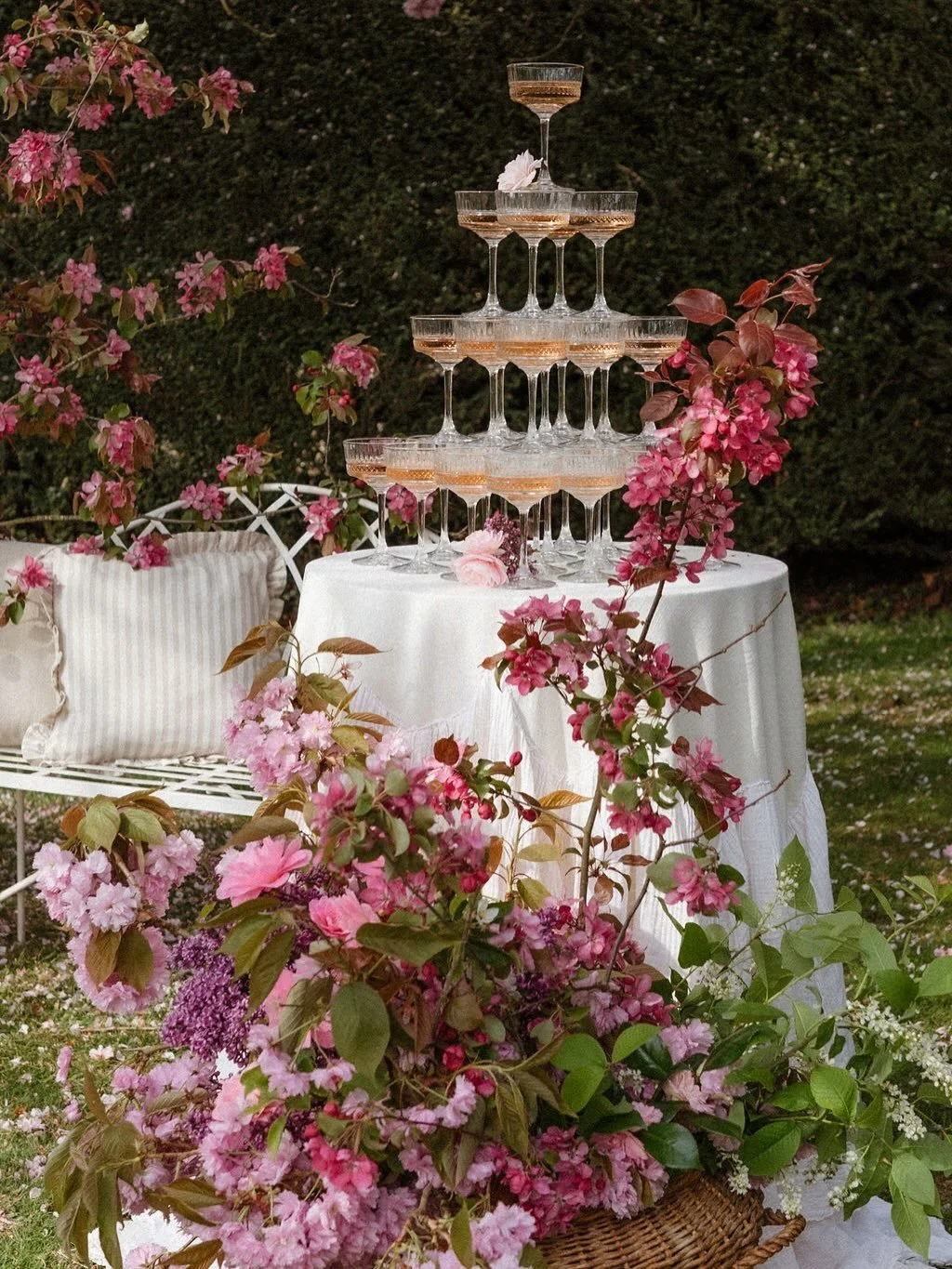 When you consider each and every element of your day it can become something unforgettable ✨

I love creating drinks stations and towers that are a showstopper moment for the day again. Have you considered your drinks styling? 

Images @auroragreypho