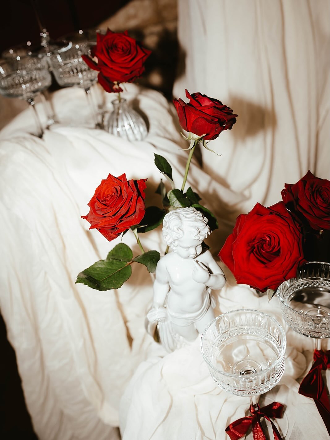 The month of love ❤️ I&rsquo;m here for all the red roses, little cupids, love letters and fizz ✨

Images @jessicarenphotography_uk 
Venue @pentneyabbeyweddings @uniquenorfolkvenues 
Styling, cream draping, drinks tower and hire @synchedevents 
Flori