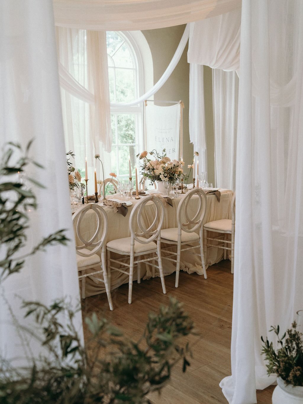 A little of last years @the_edit_workshops with @sharoncudworthphotography - I cannot wait to style on Thursday for this years at the beautiful @butleypriory 

Images @sharoncudworthphotography 
Workshop @the_edit_workshops 
Draping @boomtingbunting 