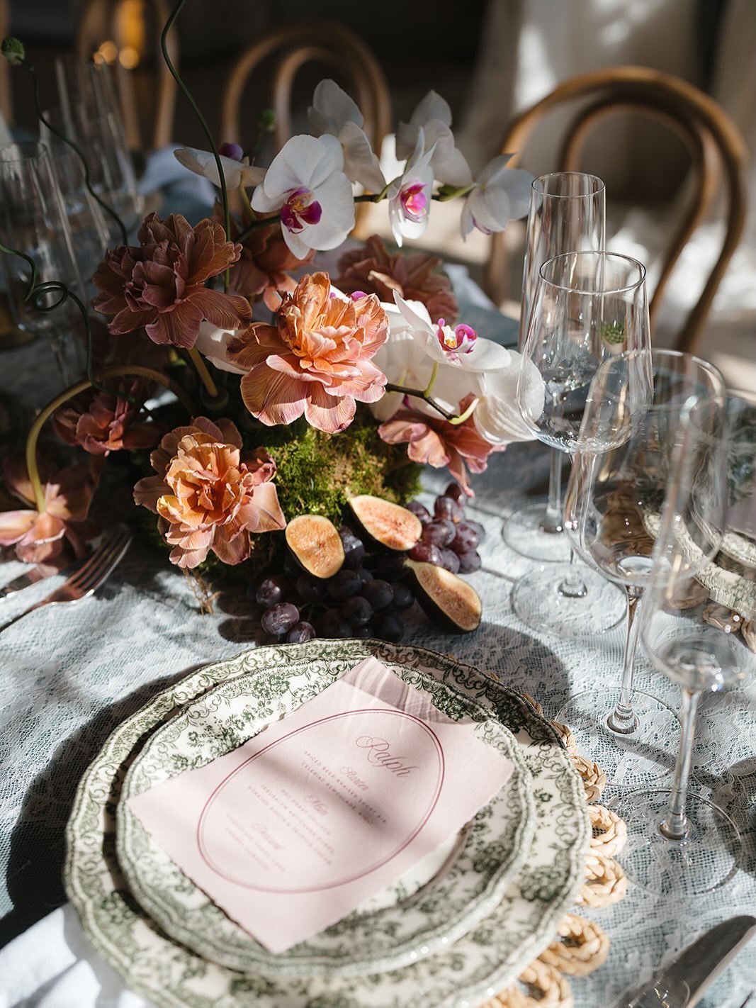 The art of tablescaping // the place your guests will spend the majority of your day with you, soaking in the atmosphere and feeling of it all. 

I can&rsquo;t believe I&rsquo;ve waited this long to post something myself after Sharon&rsquo;s incredib