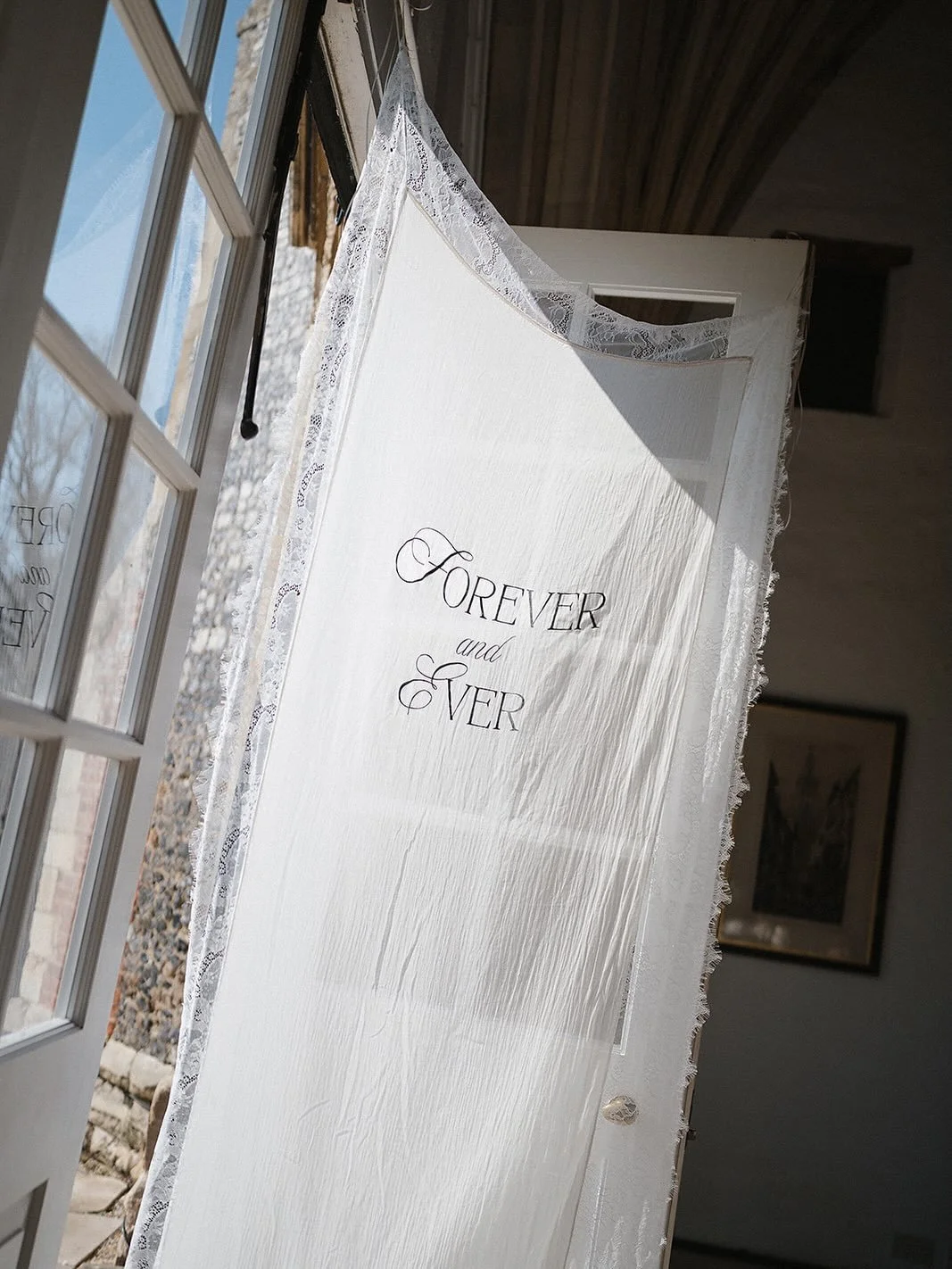 Lace edge hand lettered signs - who&rsquo;s going to be first 🙋&zwj;♀️

Cover image @jessicarenphotography_uk 
Workshop @the_edit_workshops 
Venue @butleypriory 

#lace #oldmoney #fabricsign #weddingsignage #weddingfabricsign