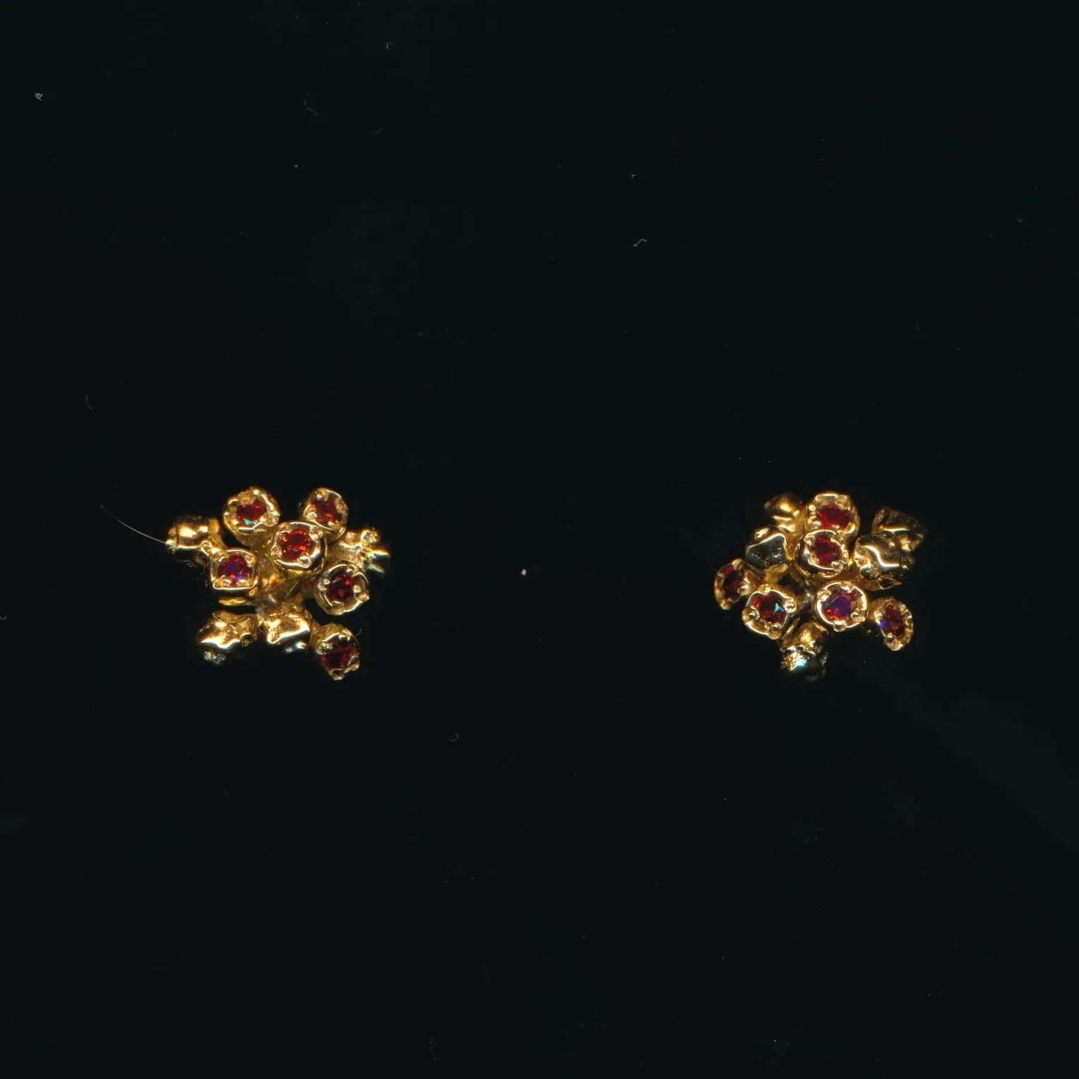 18ct gold with garnet