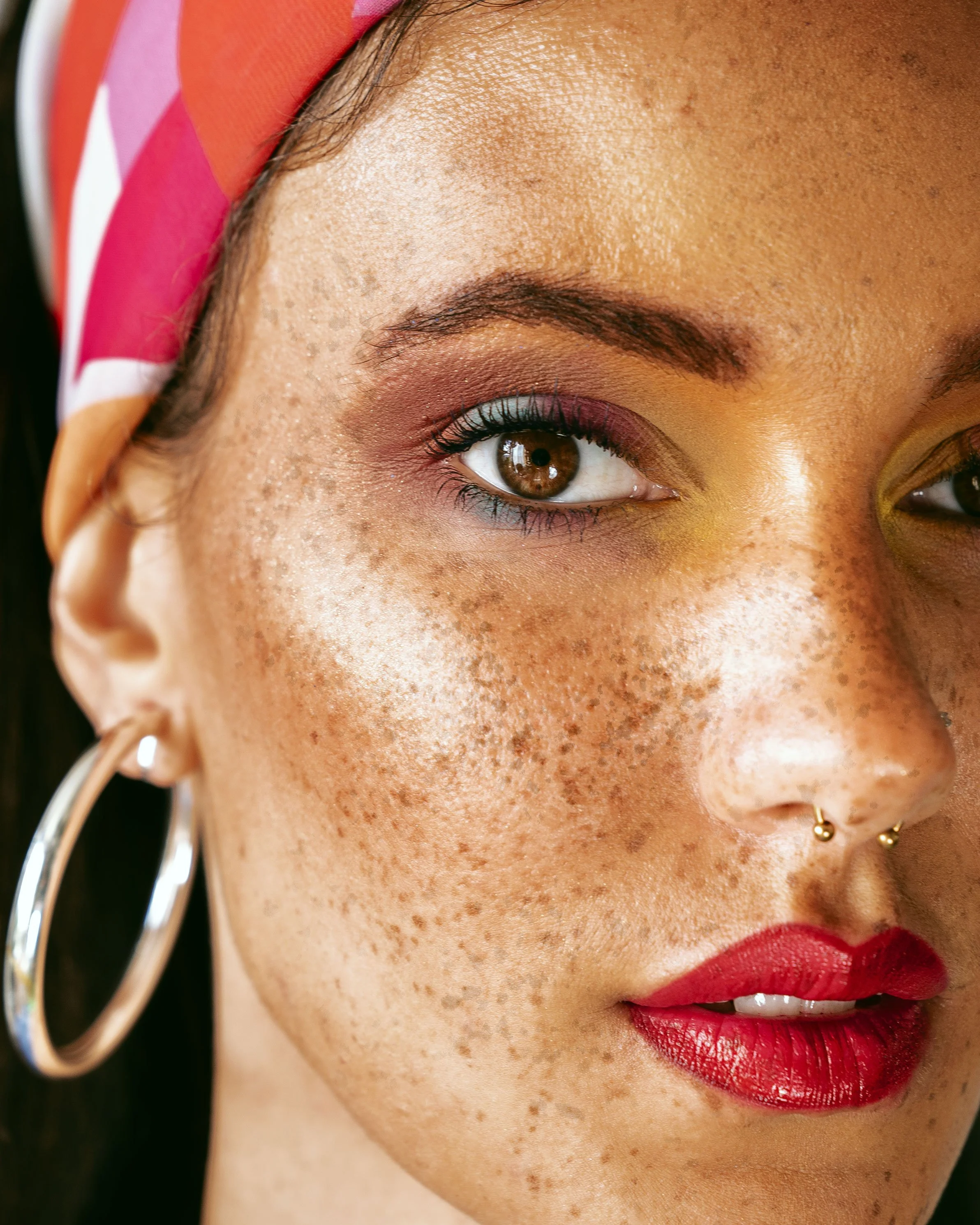 Portrait Studio Volupté Cassé de femme, beauté éditorial- réalisée par Sonia Bel Hadj Brahim à Paris