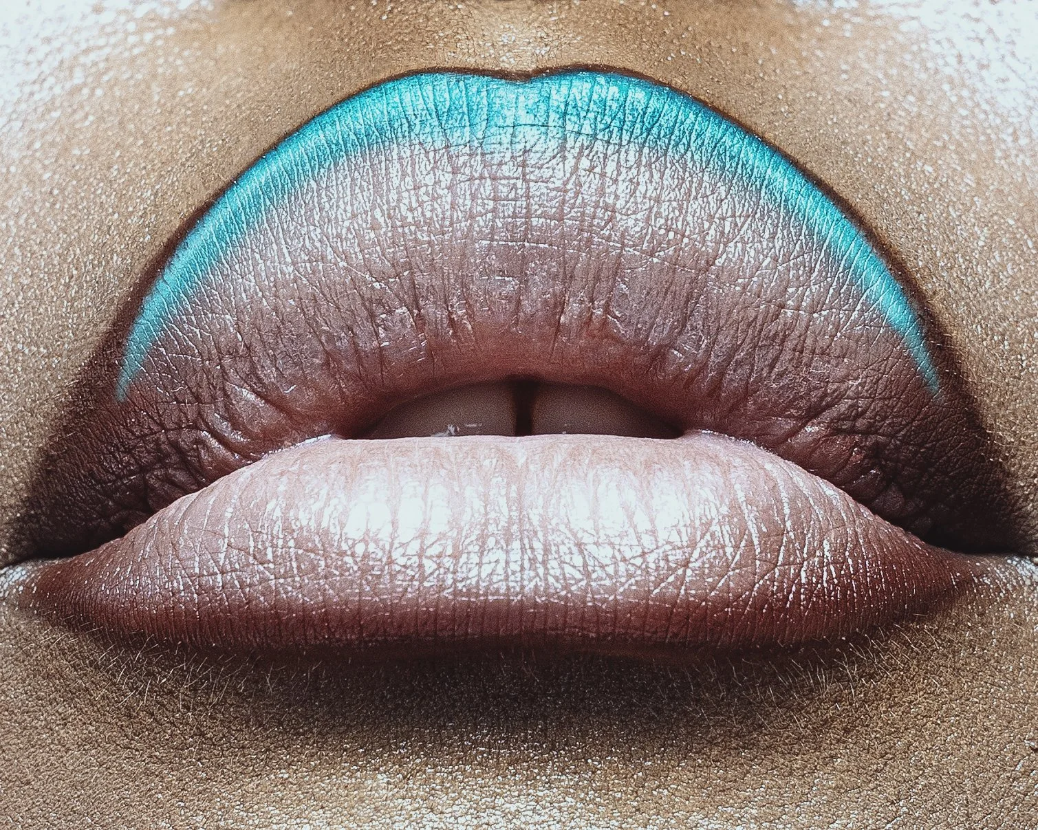 Portrait beauté et éditorial Studio Volupté Cassé, réalisé par Sonia Bel Hadj Brahim. photographe basée à Paris