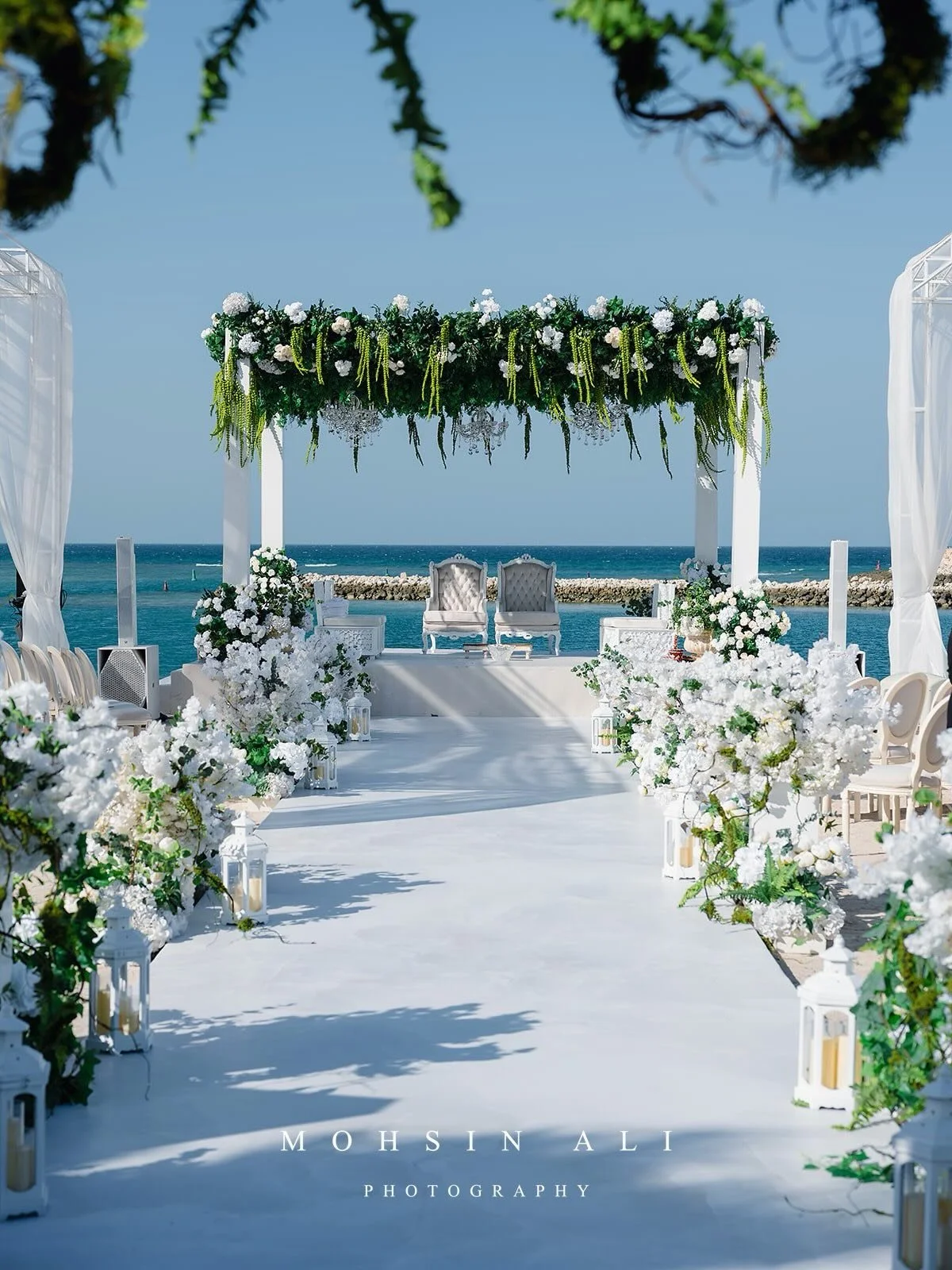 With a backdrop like this, less is always more. 
Soft florals and a refined, minimal palette were carefully layered to enhance the setting, creating a space that feels open, airy and effortlessly luxurious 🤍

Destination Wedding Planner @_pristineev