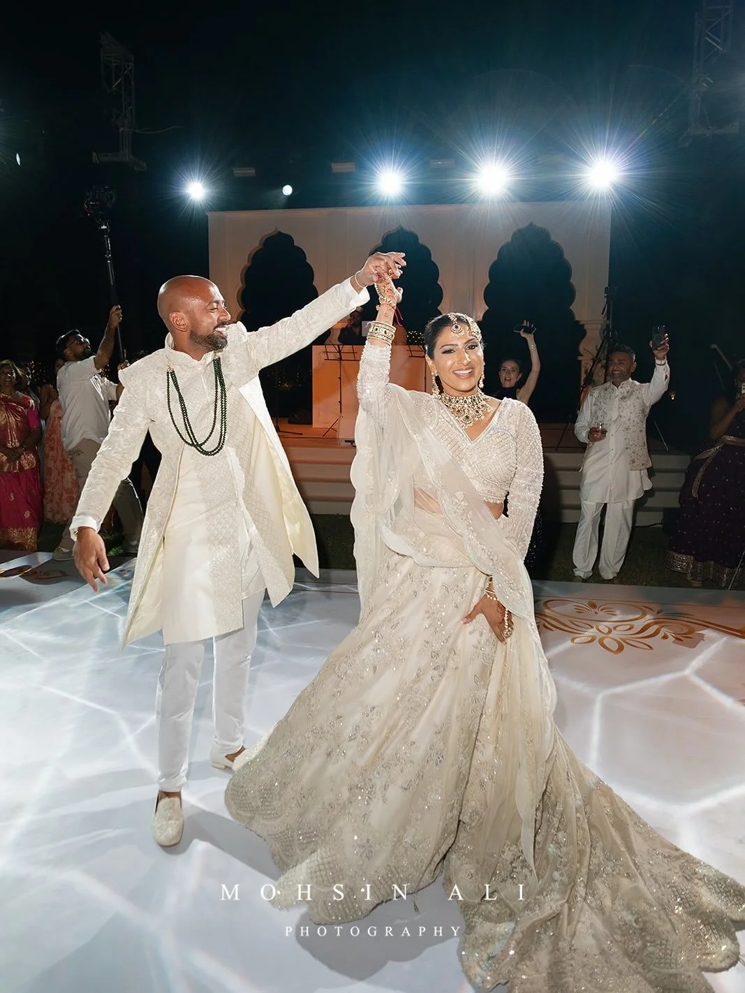 Whilst we handled the details&hellip;Roshni &amp; Nikhil handled the dance floor 💃✨

Destination Wedding Planner @_pristineevents_ 
AV &amp; Production - @avlivedubai
Venue - @royalsaray
Decor - @thearchevents
Drummers - @elitedrummers
Tabla - @himm