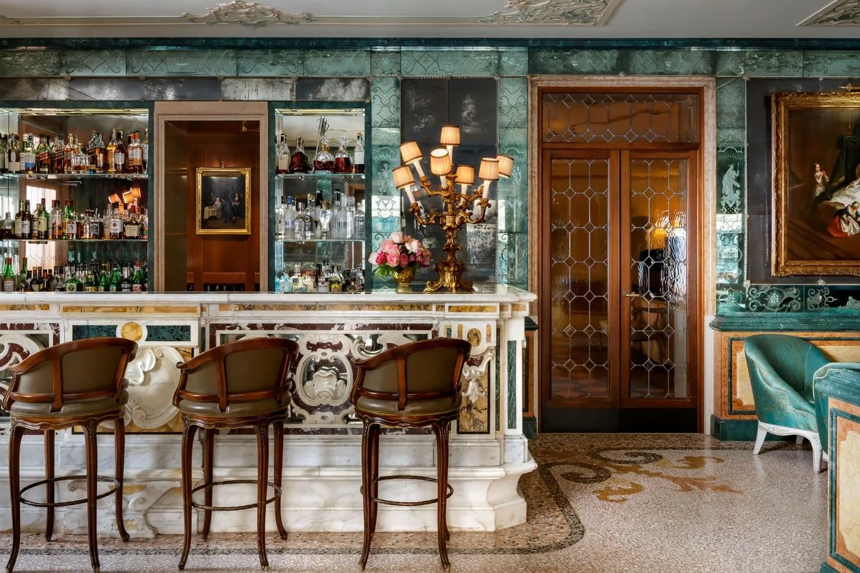 vcegl-bar-longhi-5957-hor-clsc-2.jpg