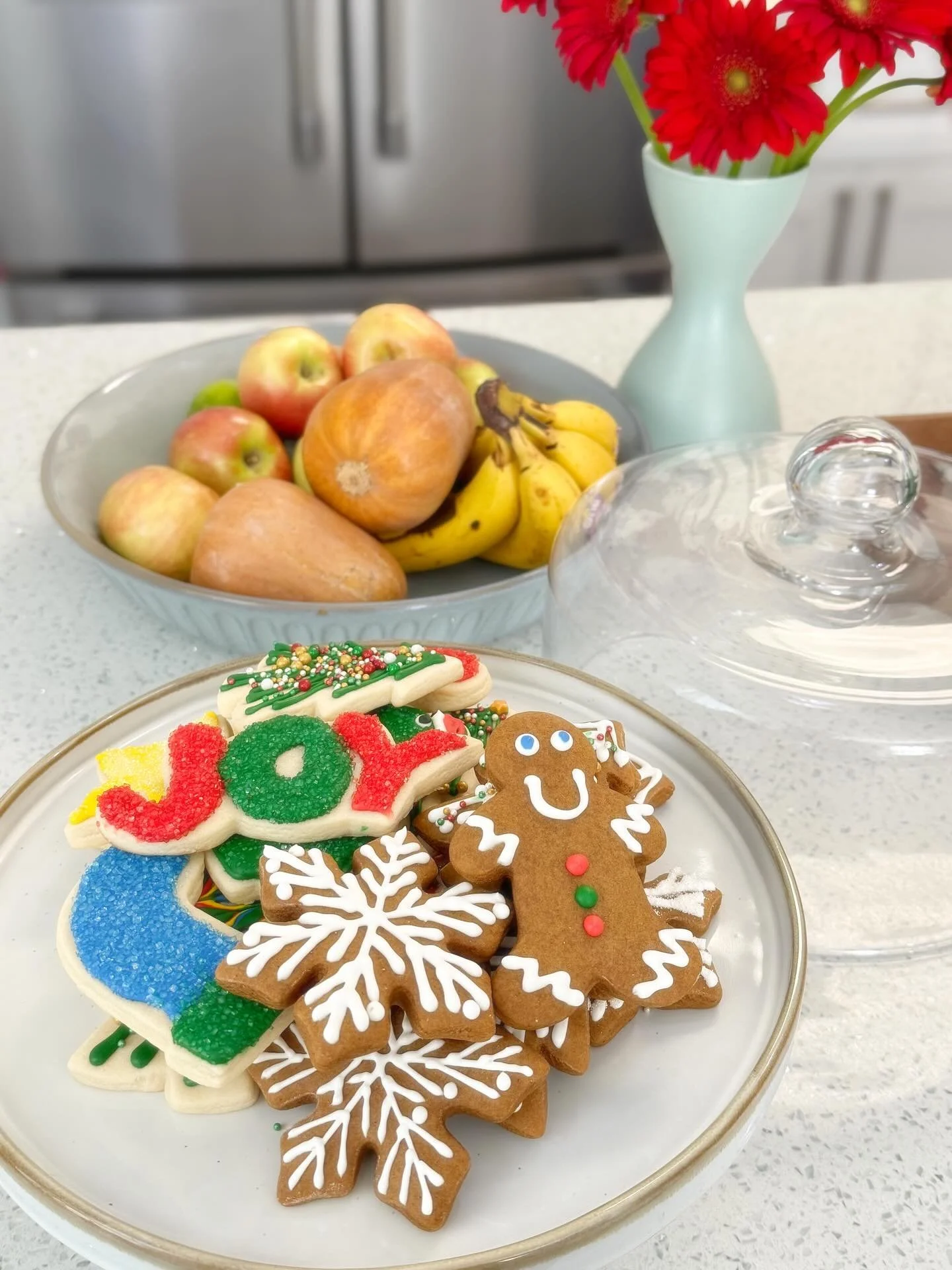 I do a lot of little things simply because they make me happy, and decorating Christmas cookies with loved ones in October is one of those things. 🥰🎄🤭