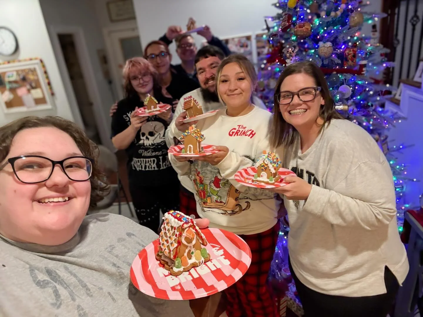 Spaghetti, gingerbread houses and quality time&hellip;This year&rsquo;s Christmas dinner and crafting was great. 🎄❤️🤩