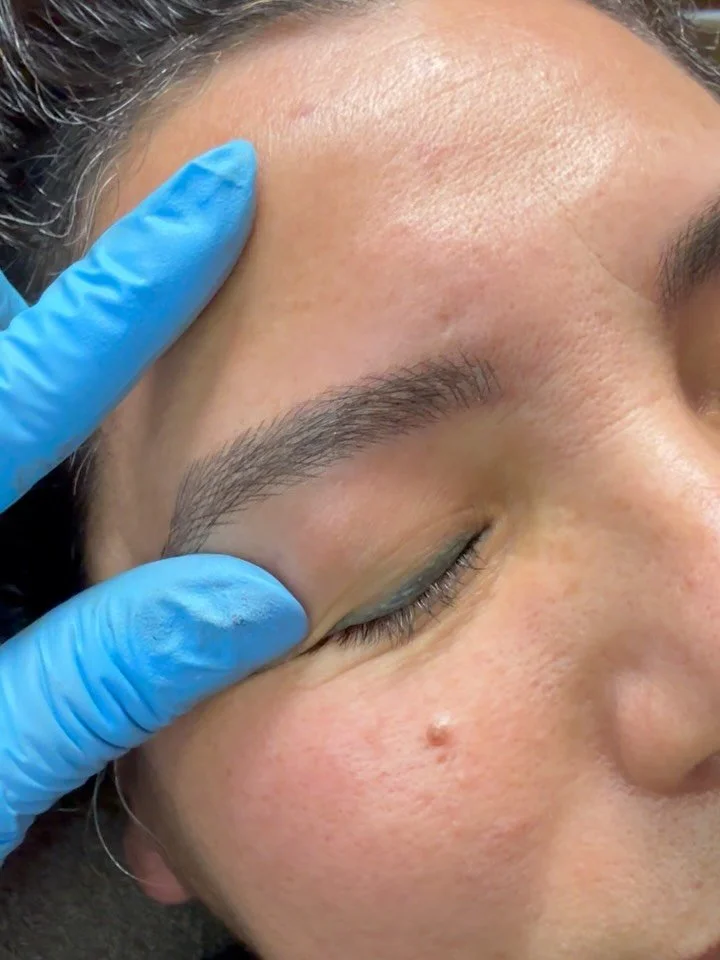 When the skin is healthy, it allows every single microblading stroke to sit with perfect clarity and heal with stunning precision. This beautiful result starts with beautiful skin. Watching those delicate, hair-like strokes come to life was such a re