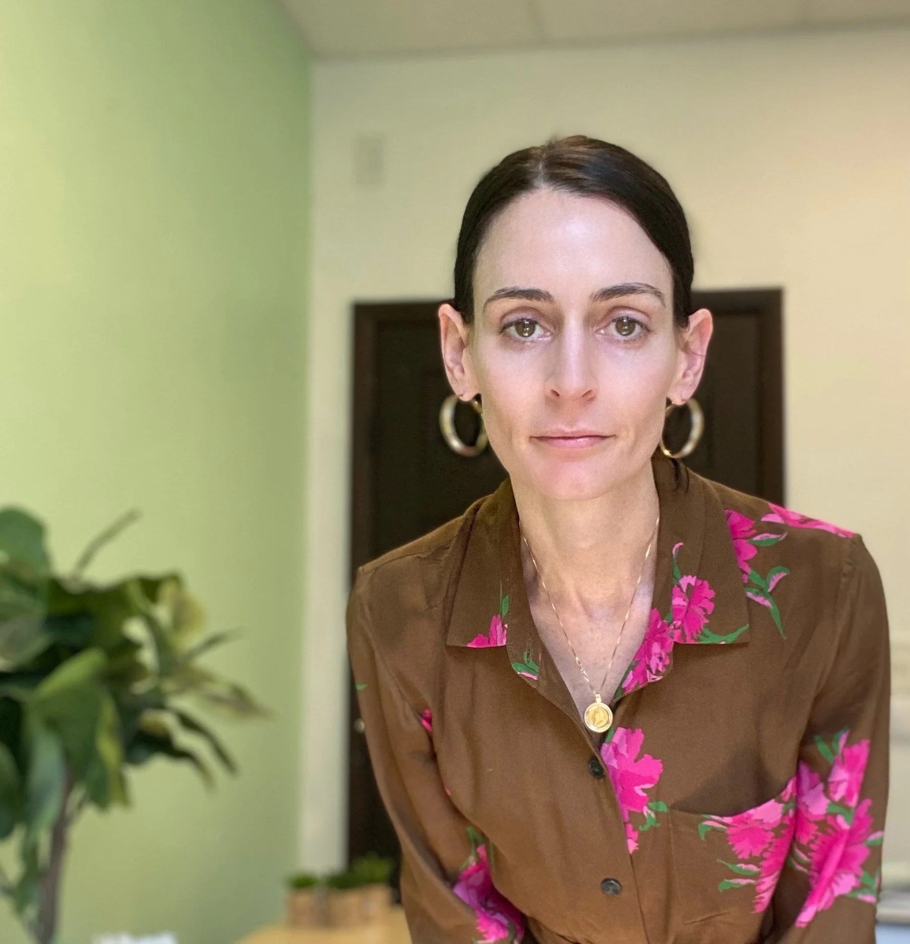 A female EMDR therapist, smiling, welcoming you to therapy to grow and heal from anxiety, phobias, low self-esteem, painful attachments, feeling stuck and loneliness.