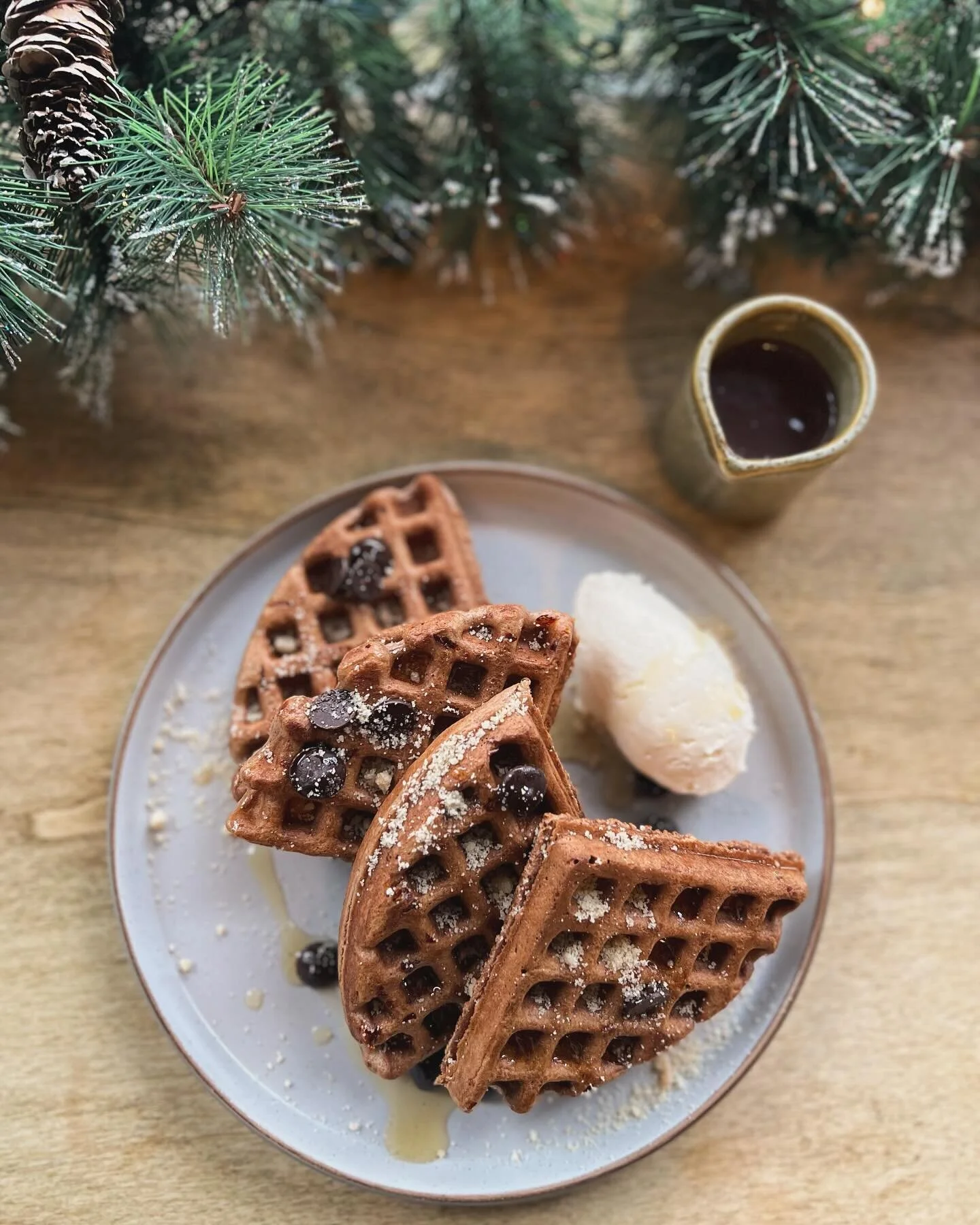 Christmas week must have &hellip; 🧇 

Hot Chocolate Waffle, Neary Nogs Chocolate Sauce, Whipped Cream, Streusel Crumb 🍫