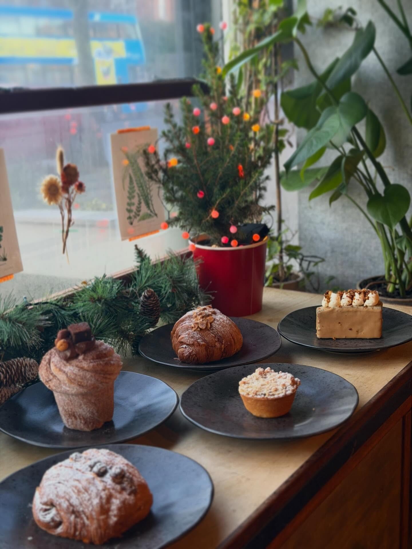 FULLY stocked with bakes ready for the weekend 🥐

from the incredible @bolo_bakehouse 😮&zwj;💨✨ don&rsquo;t miss out!