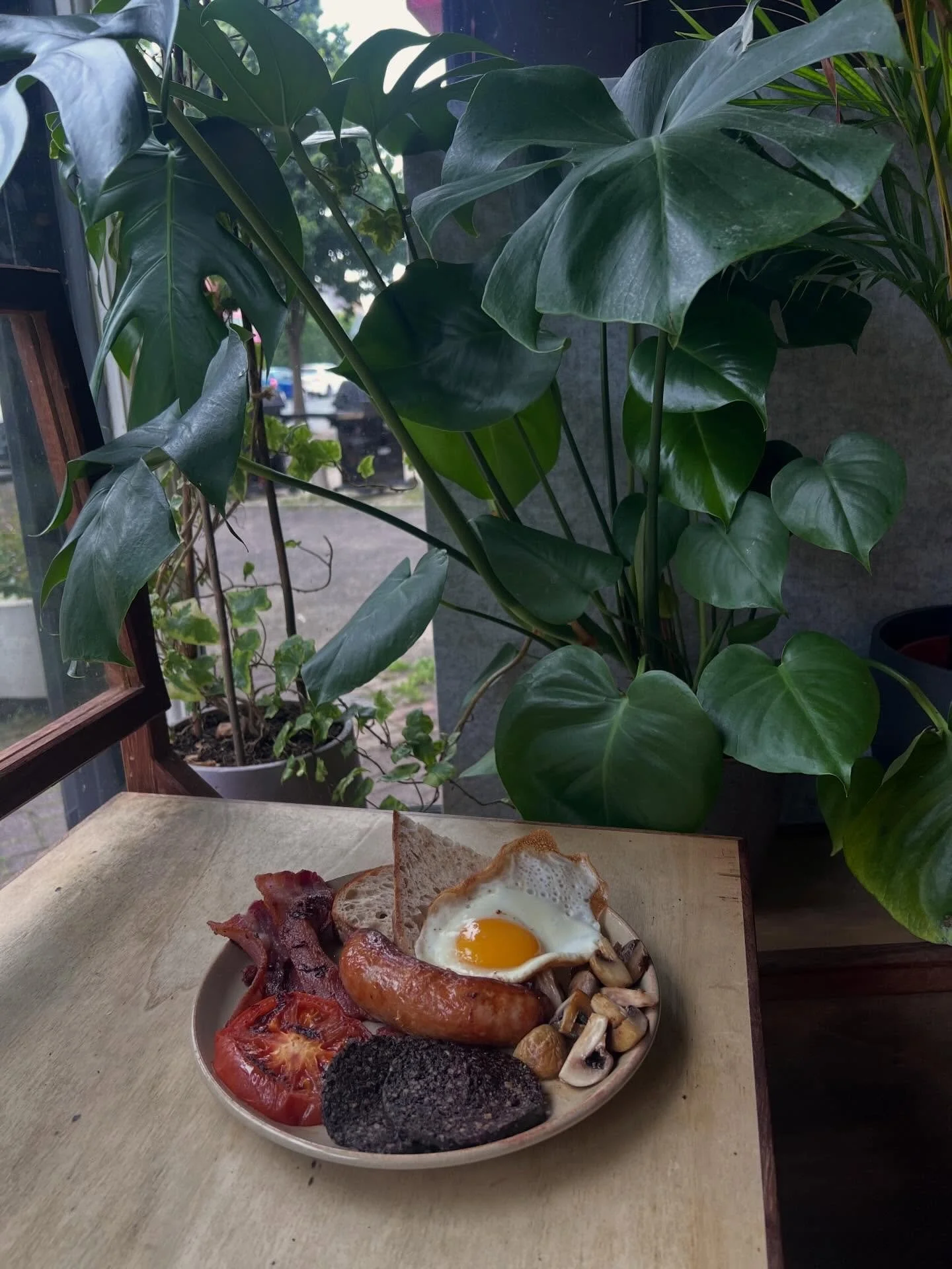 you can&rsquo;t beat a classic ❤️&zwj;🔥 

Back at it again tomorrow, 9 til 3pm 🫶🏽