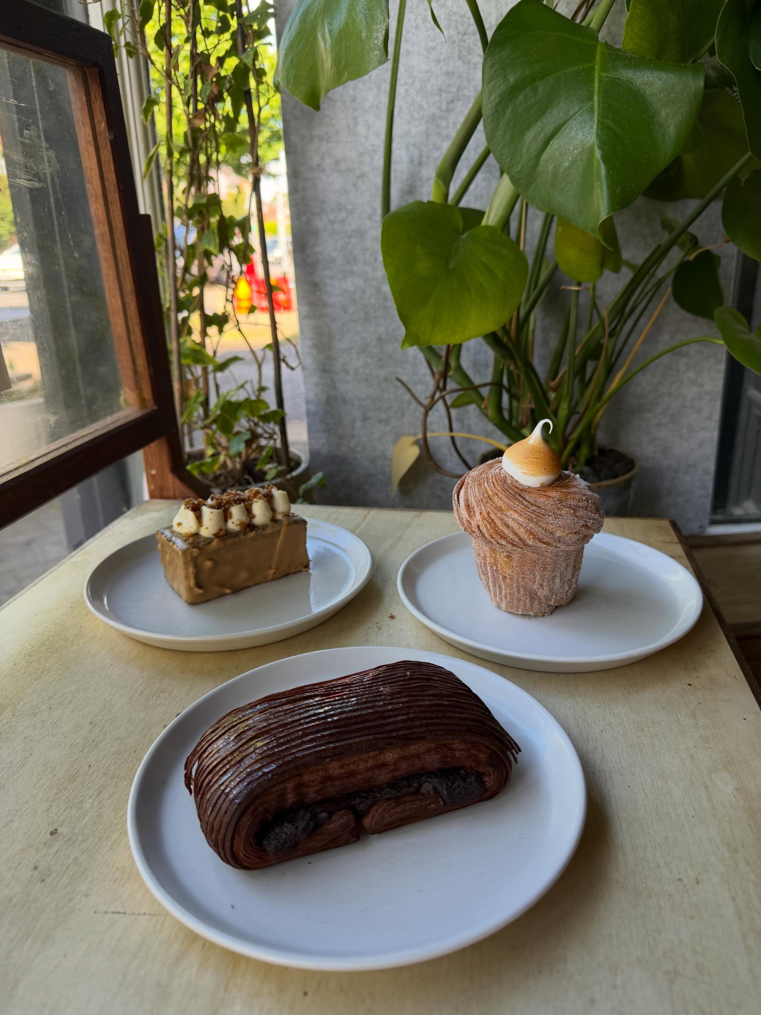 some of our delicious bakes on the counter this weekend 🤤 made by the wonderful @bolo_bakehouse 🫶🏽

&bull; carrot cake 🥕 
&bull; pain suisse 🍫 
&bull; lemon meringue cruffin 🍋