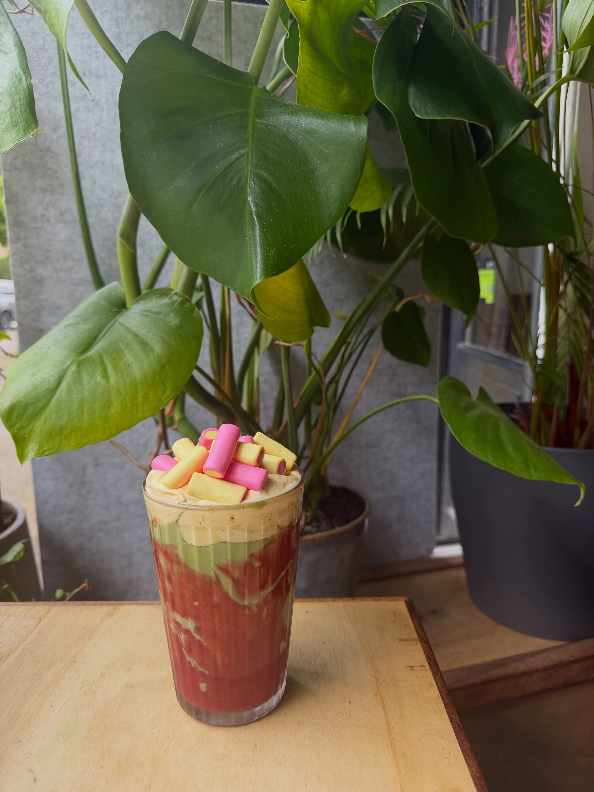 RHUBARB &amp; CUSTARD MATCHA 🩷💛

homemade rhubarb &amp; strawberry puree &amp; matcha,
served with vanilla custard cold foam ☁️