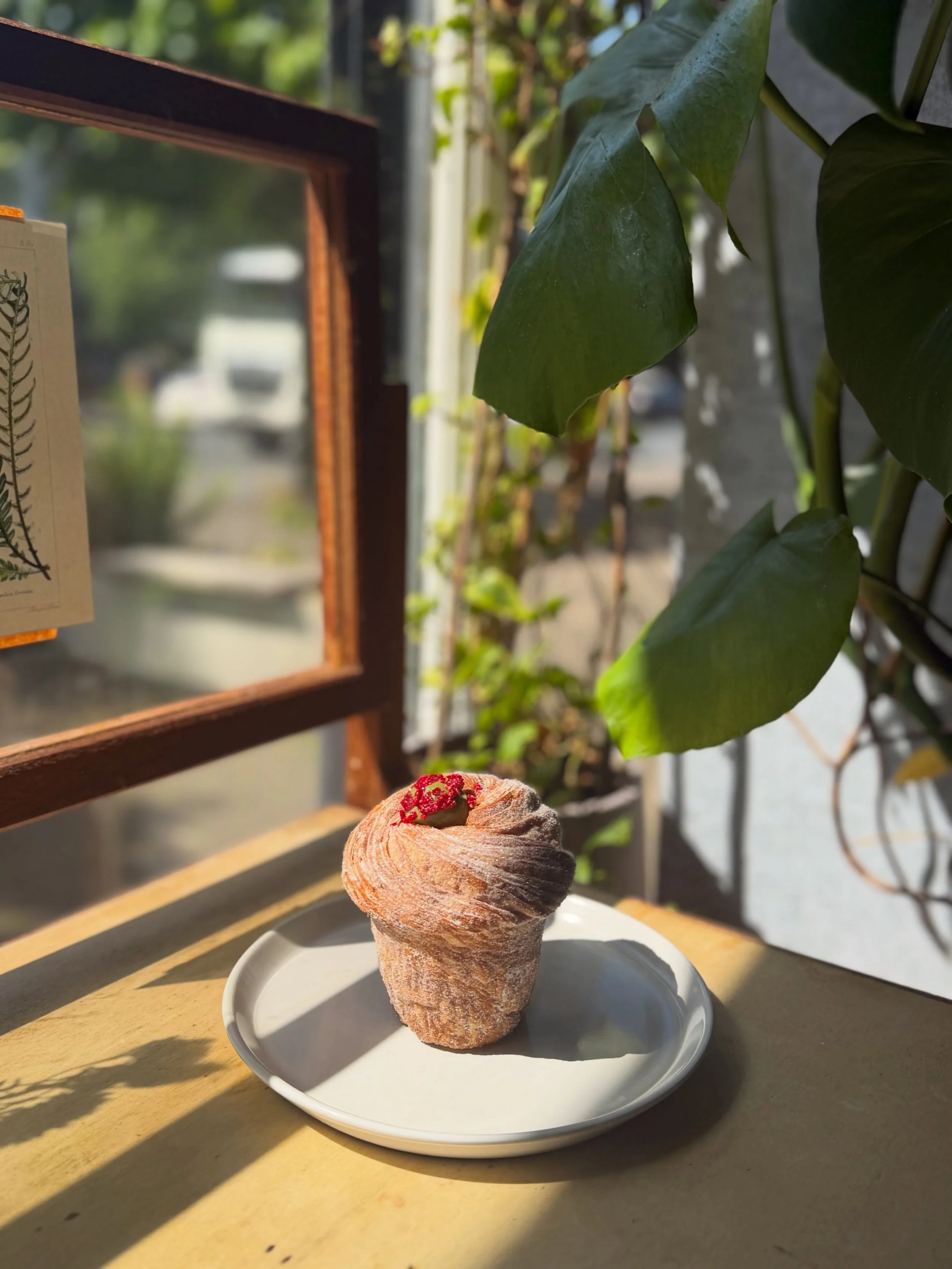 MATCHA &amp; RASPBERRY CRUFFIN 💚

our new cruffin on the counter this week 😍 made by the wonderful @bolo_bakehouse ✨