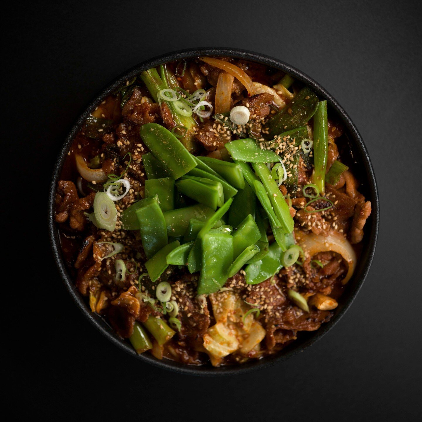 🌹🌶️ Floral Notes and Spicy Tones: A Culinary Love Affair 🌶️🌹
Just like a fine wine, our Jeyuk Bokkeum boasts layers of flavor that unfold with every bite. It's not just about dining; this dish is about embarking on a journey where each taste is a