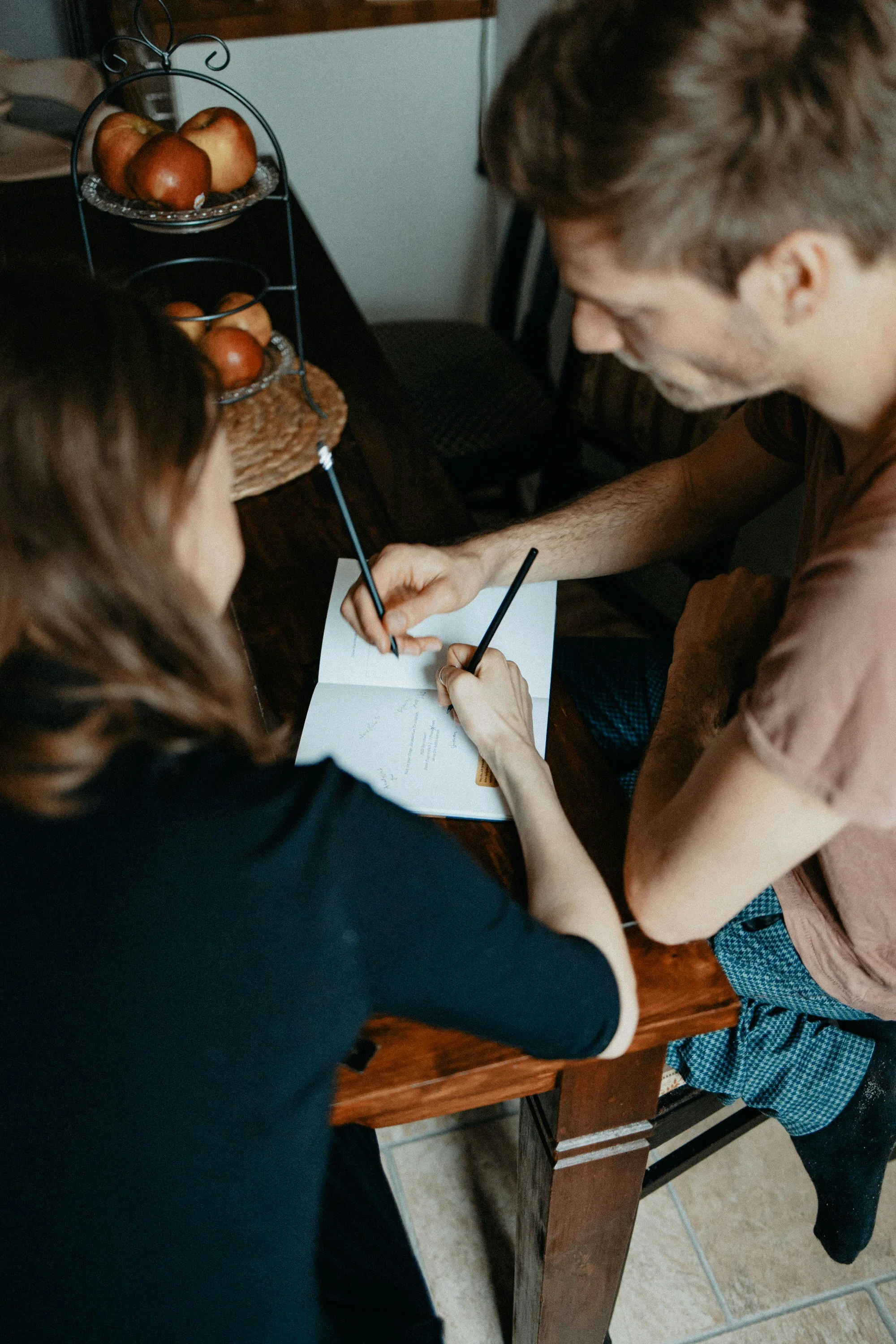 Hands held across a coffee table — Small gestures of emotional presence in modern relationships