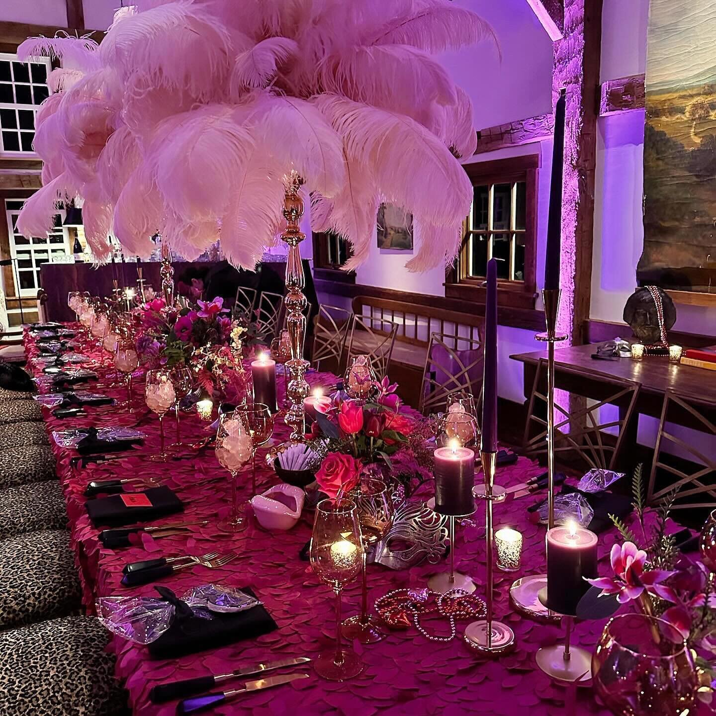 Valentines x Mardi Gras all tied in one! ❤️💞💜💋Planning and Styling @lamaisonfete Catering @portagefoods Custom Mask Cookies @ishysbakeshop Florals @wildfigfloral Plumes @exceptionalpartyrental Lighting @spectrumeventlighting DJ @soundkeen Band @ba