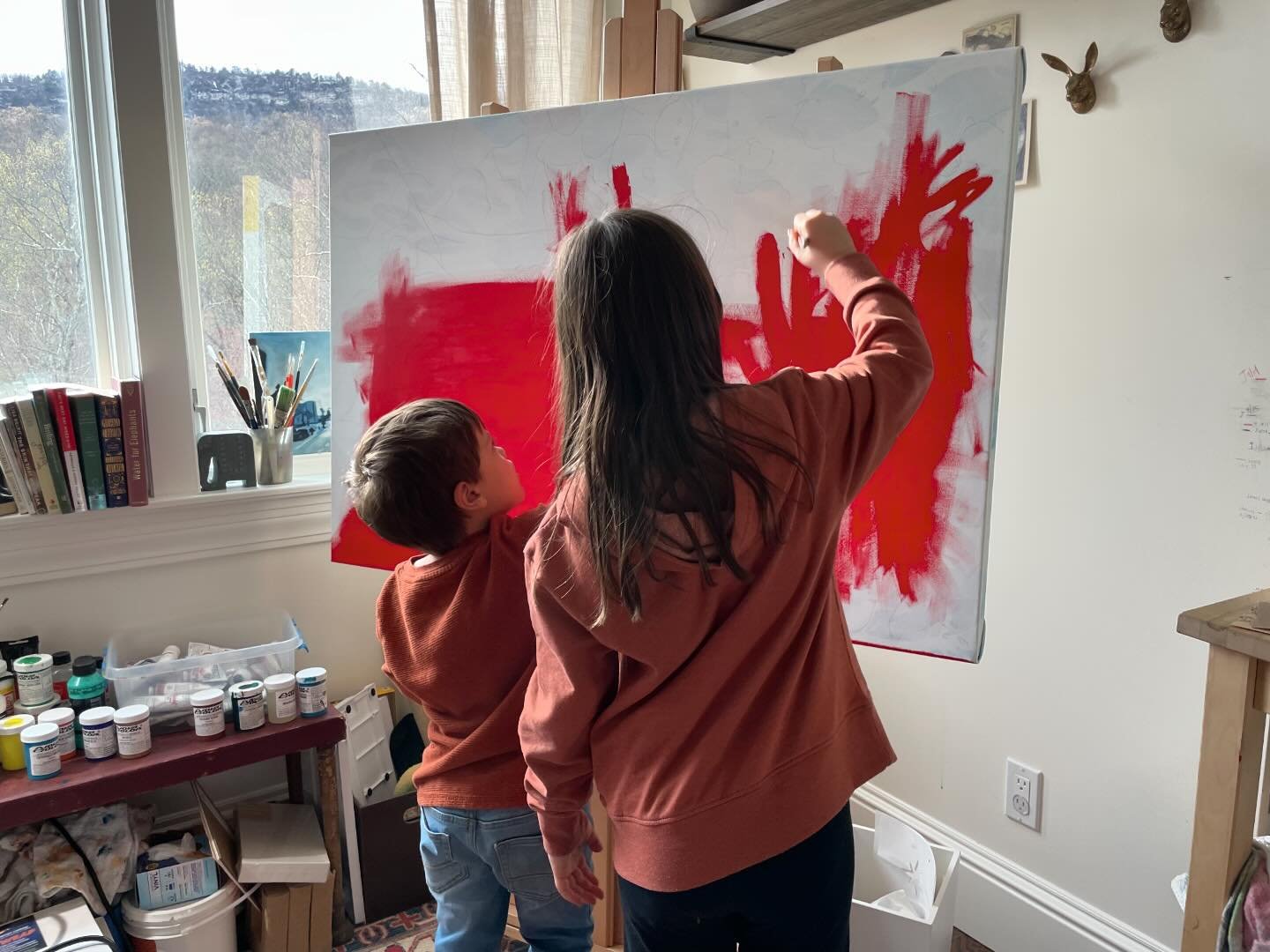 My littles helping me start the next painting. ❤️
.
.
.
#hudsonvalleyartist #hudsonvalleyart #artistmom #momartist #womanartist #artstudio