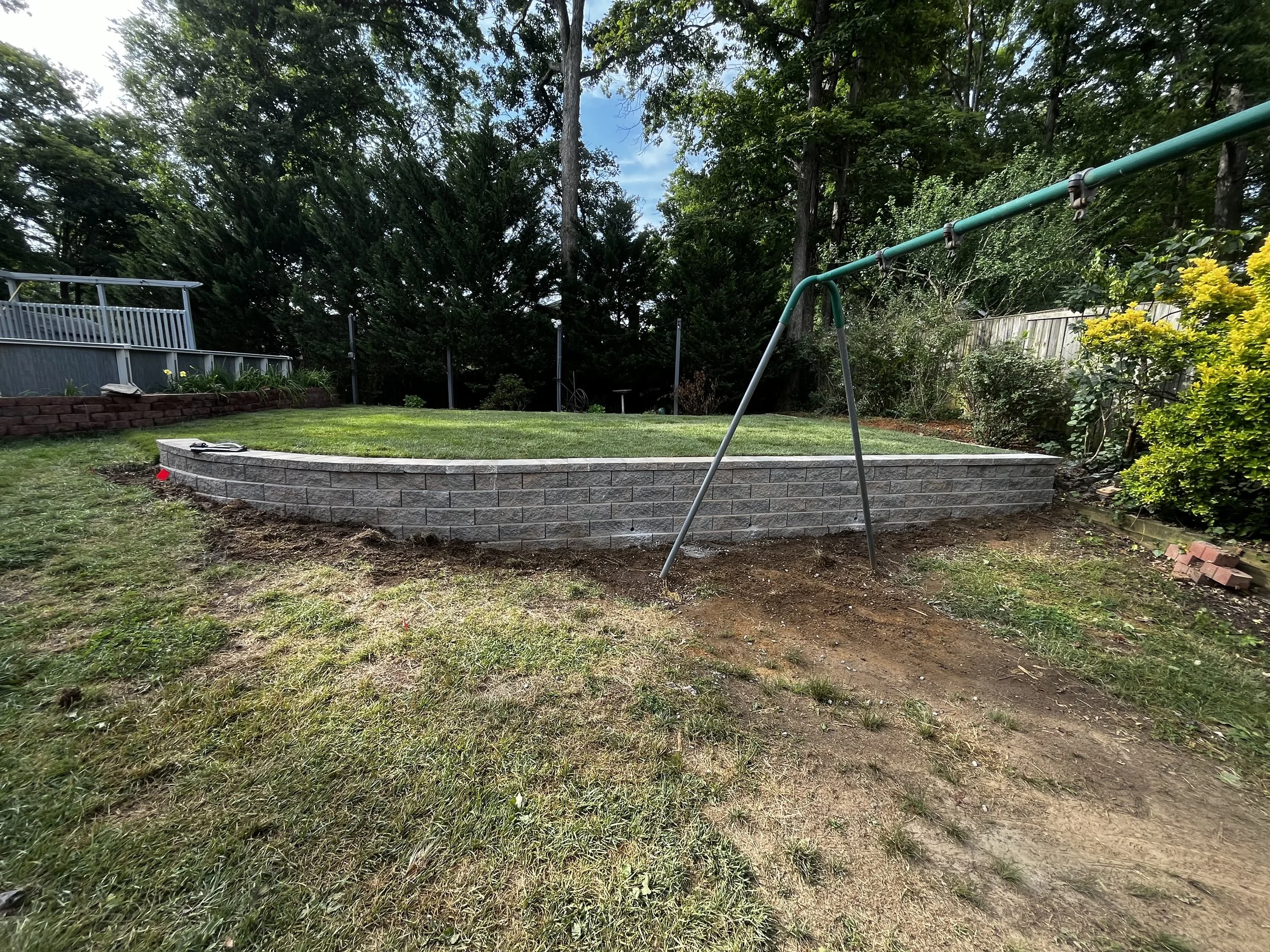 Stone retaining wall