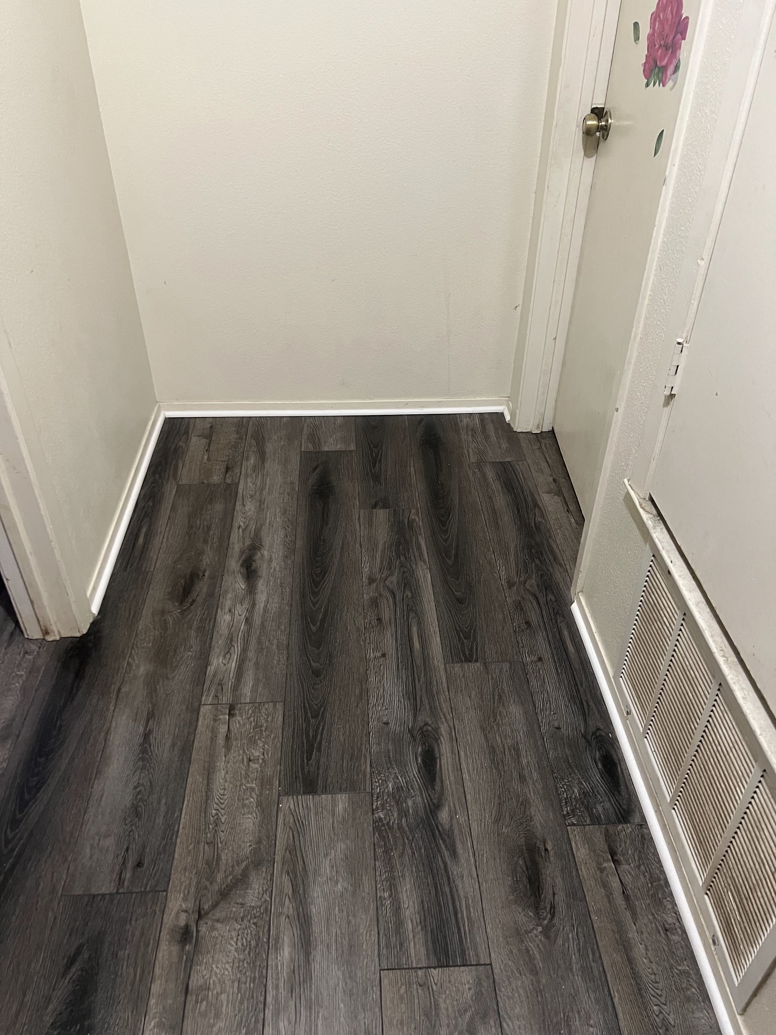 replace 600sf of carpet with LVP and installed quarter-round trim