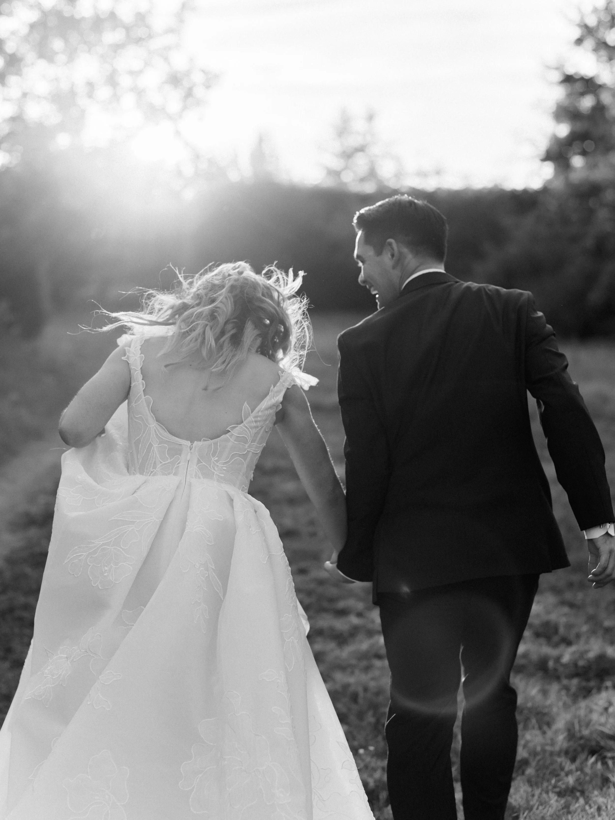 Wedding couple, sunset photos, skagit valley, briarwood estate, garden wedding