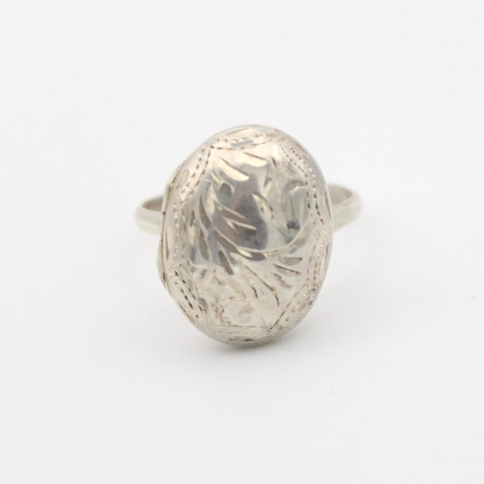 Vintage Silver Oval Locket Ring