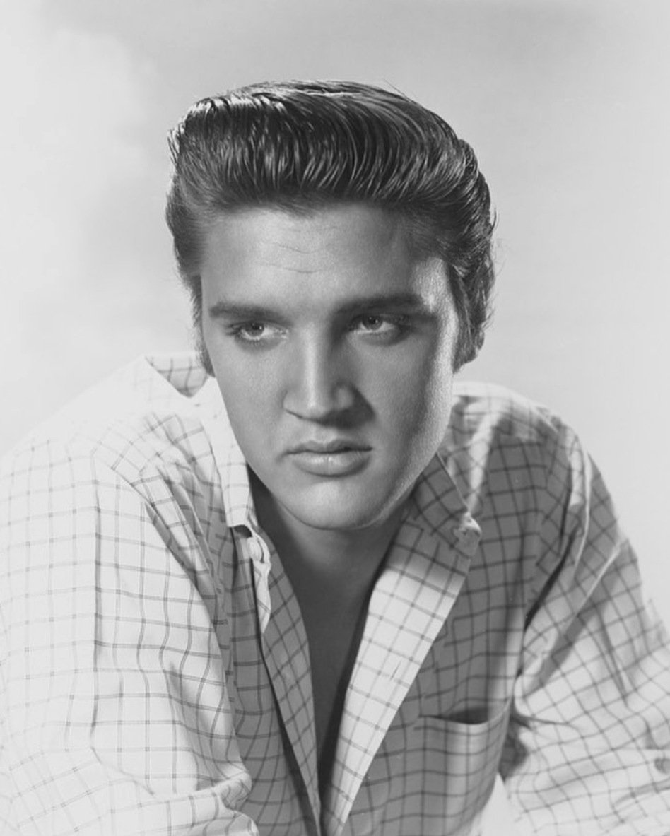 Today we remember the life and legacy of Elvis Presley, the undisputed KING of ROCK 👑|Thanks to @visitgraceland and @elvis_fans_
*
*
*
#elvis #presley #elvispresley #theking #thepresleys #king #kingofrock #kingofvegas #kingofrocknroll #lasvegas #veg