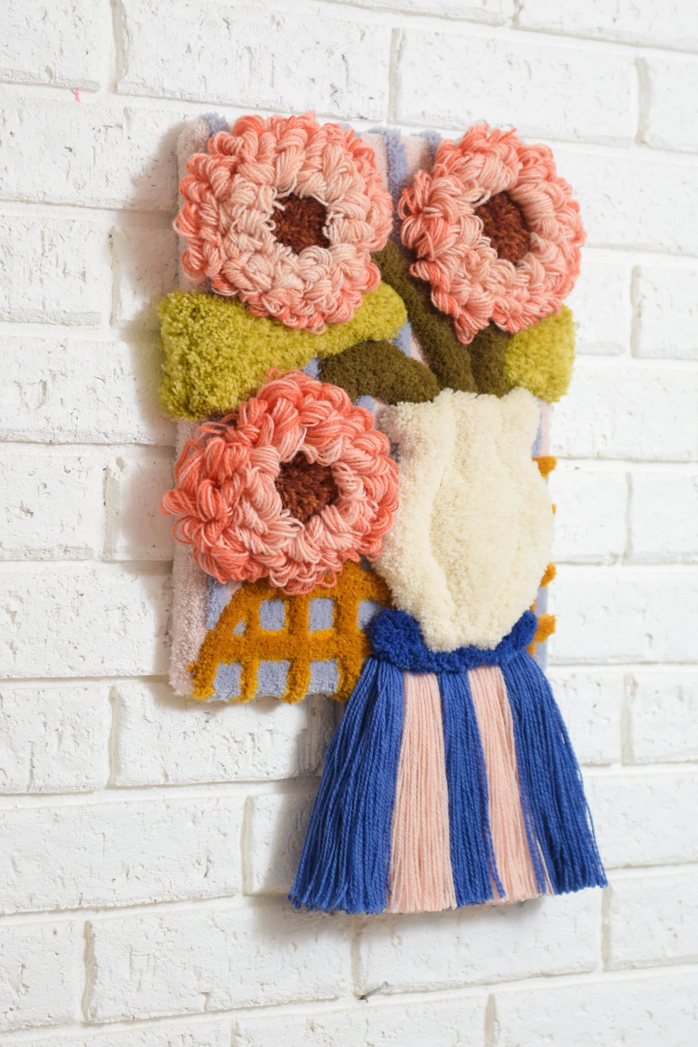 OlgaZwart_Loop_LAB_Dreamy_Blooms_in_Peach_Wool_35cmx59cm-1.jpg