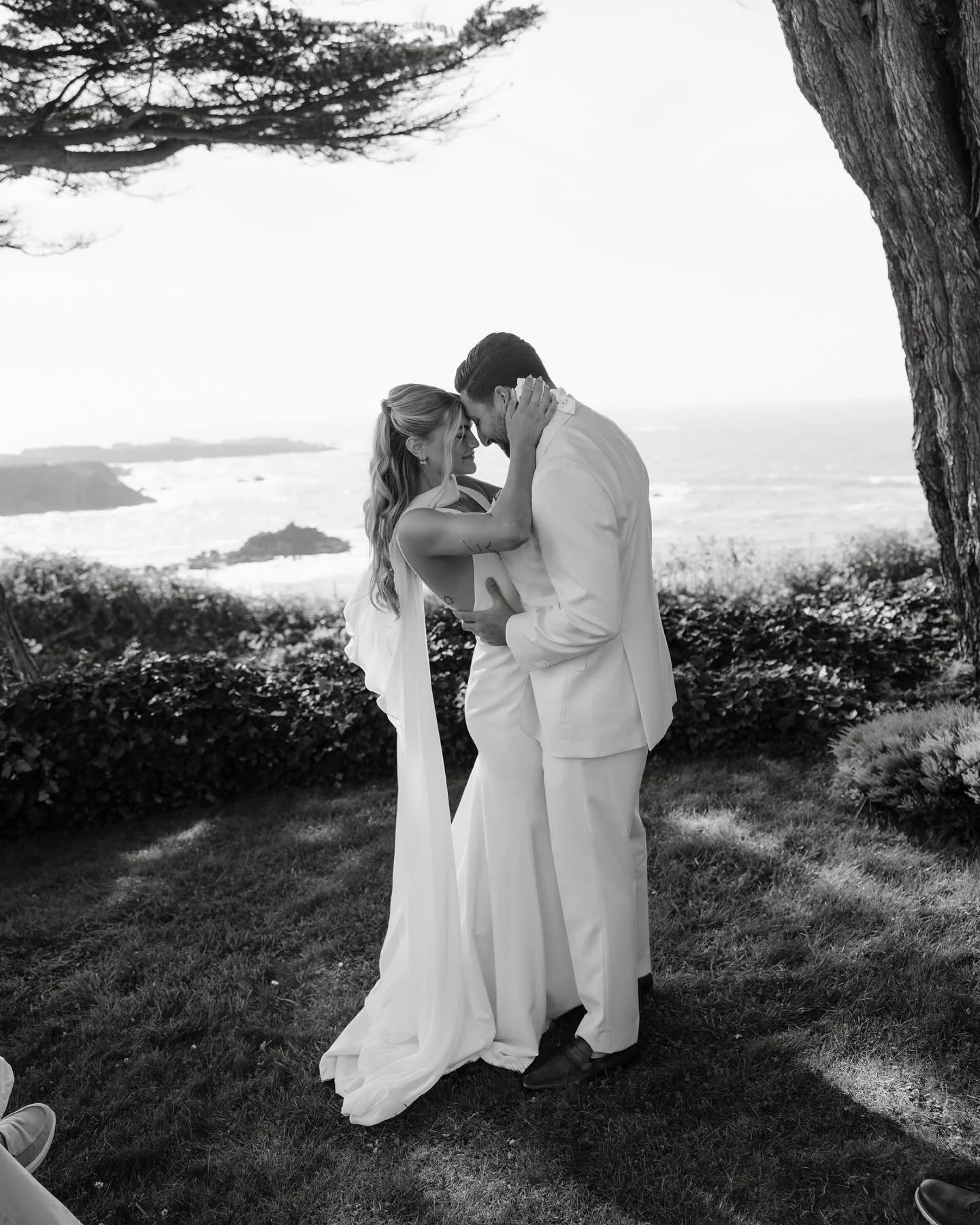 Oh such lovely company:) 

Planning @zoebragaevents 
Venue @agatecove 
Florals @evalina.floral 
Cake @asweetaffairpatisserie 
HMU @beauty_on_set 
Content creator @artofthemomentco 
Color scans @photoworkssf