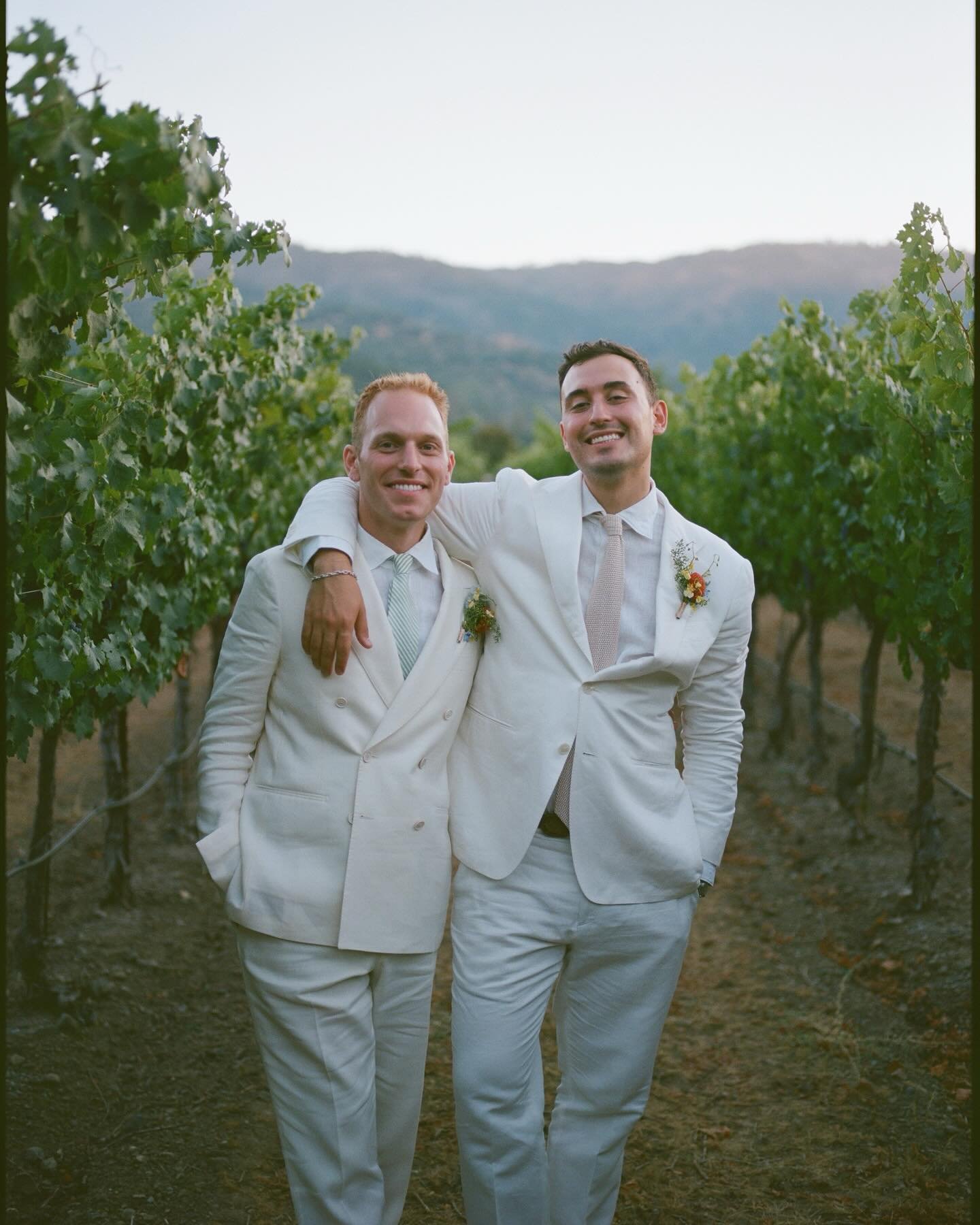 Oh these boys! Wow that really was a hot wedding... I mean summer in st Helena what can you expect:)

Planner: @heyheyweddingday 
Florals: @wyldeflowerworkshop 
Venue: @harvest_inn