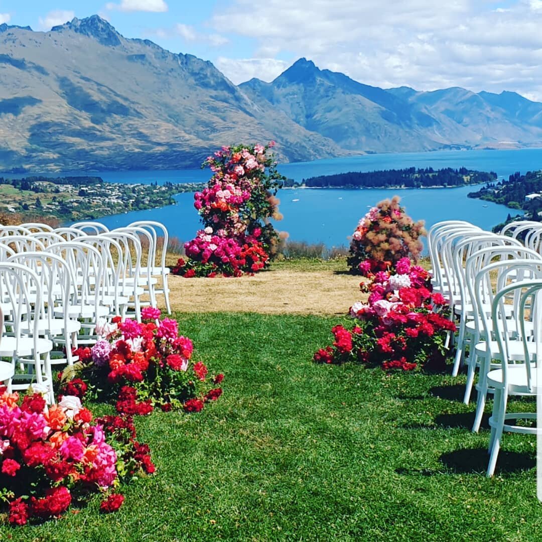 Beautiful florals by @muckfloral visiting from Aussie. Stunning contrast of colours. 
Design by @aftertherockweddings

#tussockpoint #queenstownweddingvenue