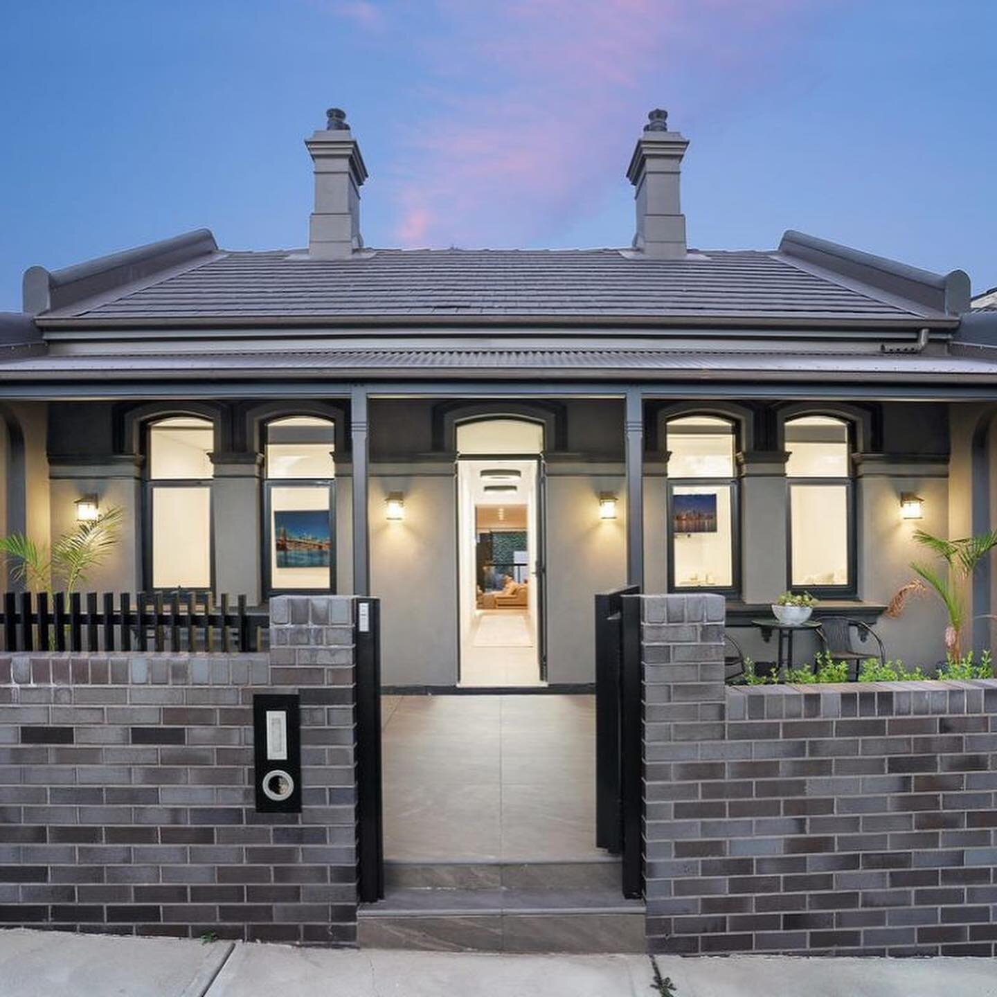 Transforming houses into dream homes, one renovation at a time 🏠✨ 

Swipe to see the stunning before and after of this Aussie beauty! 👉 

Visit our website to get a quote for your next build
www.wbuiltaustralia.com.au 
#WBuiltAustralia #RenovationG