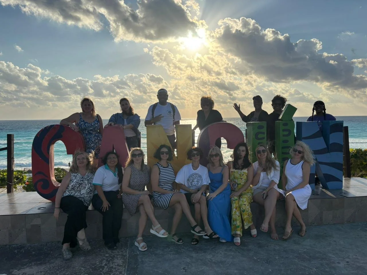 Foto Grupal Cancun Letras.jpeg
