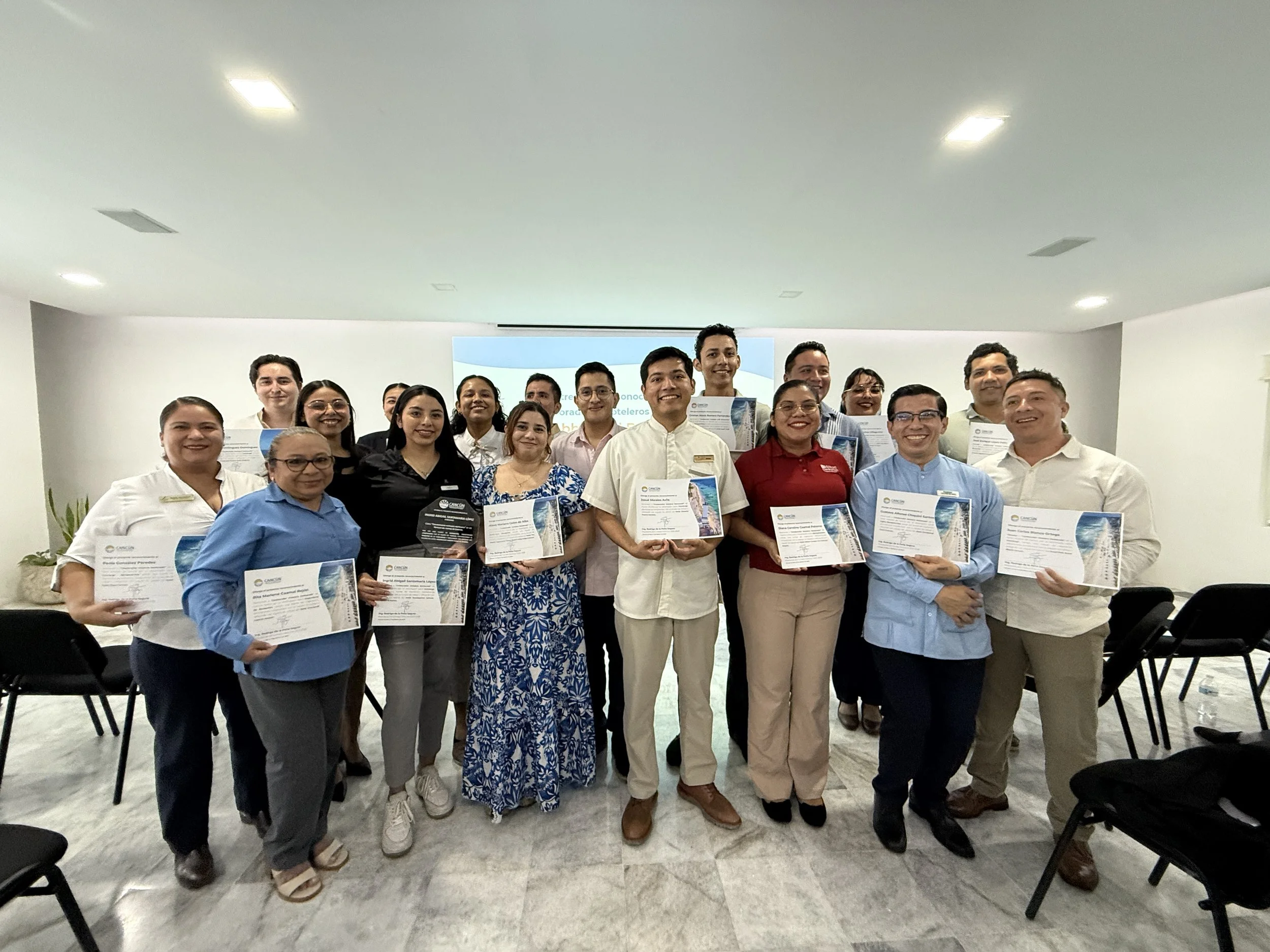 AHCPMIM reconoce a recepcionistas, bellboys, mayordomos y equipos de lobby durante XVII entrega del reconocimiento al «Colaborador Hotelero Destacado»