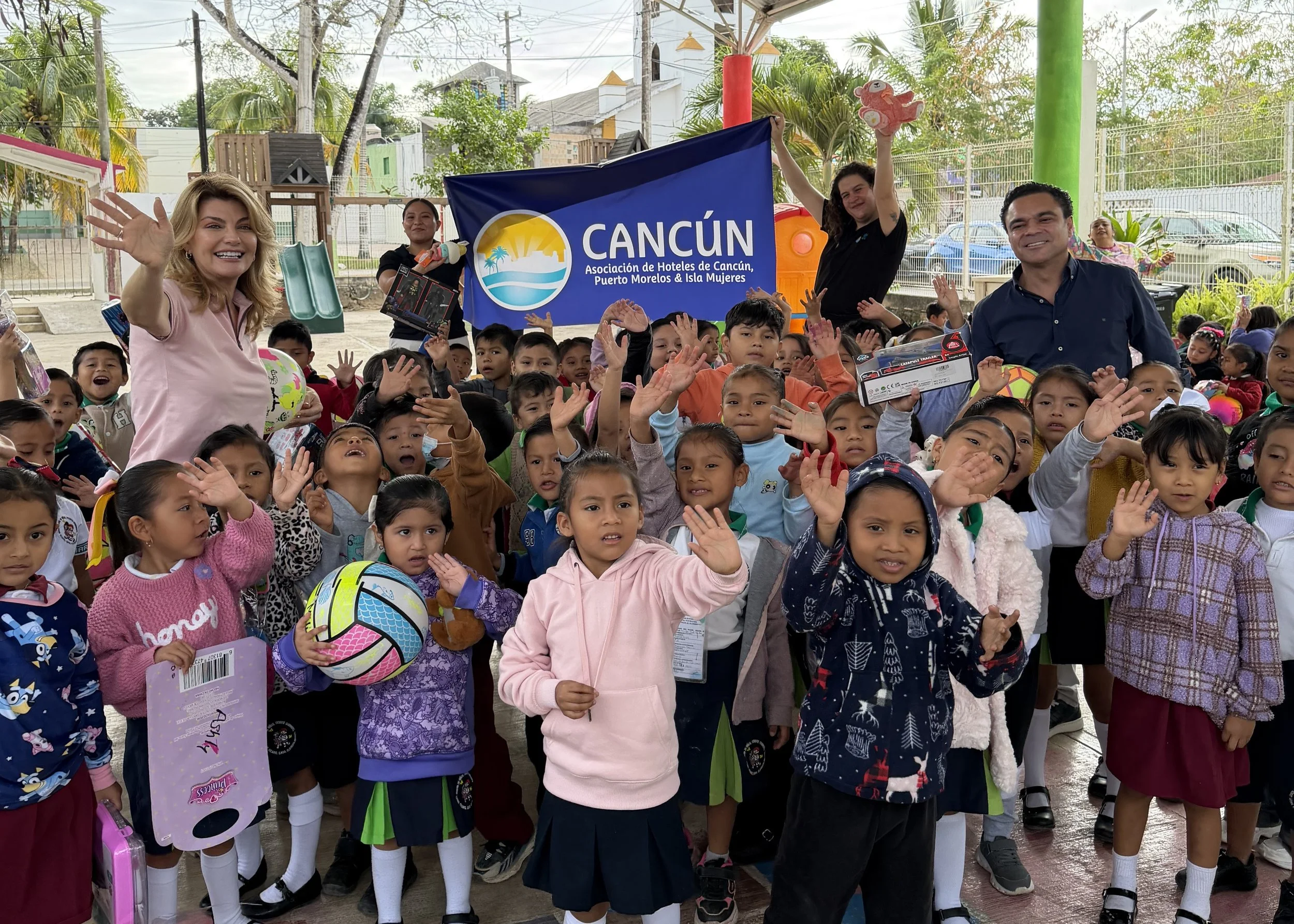 Ing. Rodrigo de la Peña clausura octava edición del JUGUETUR,  campaña de Día de Reyes de la Asociación de Hoteles de Cancún, Puerto Morelos e Isla Mujeres