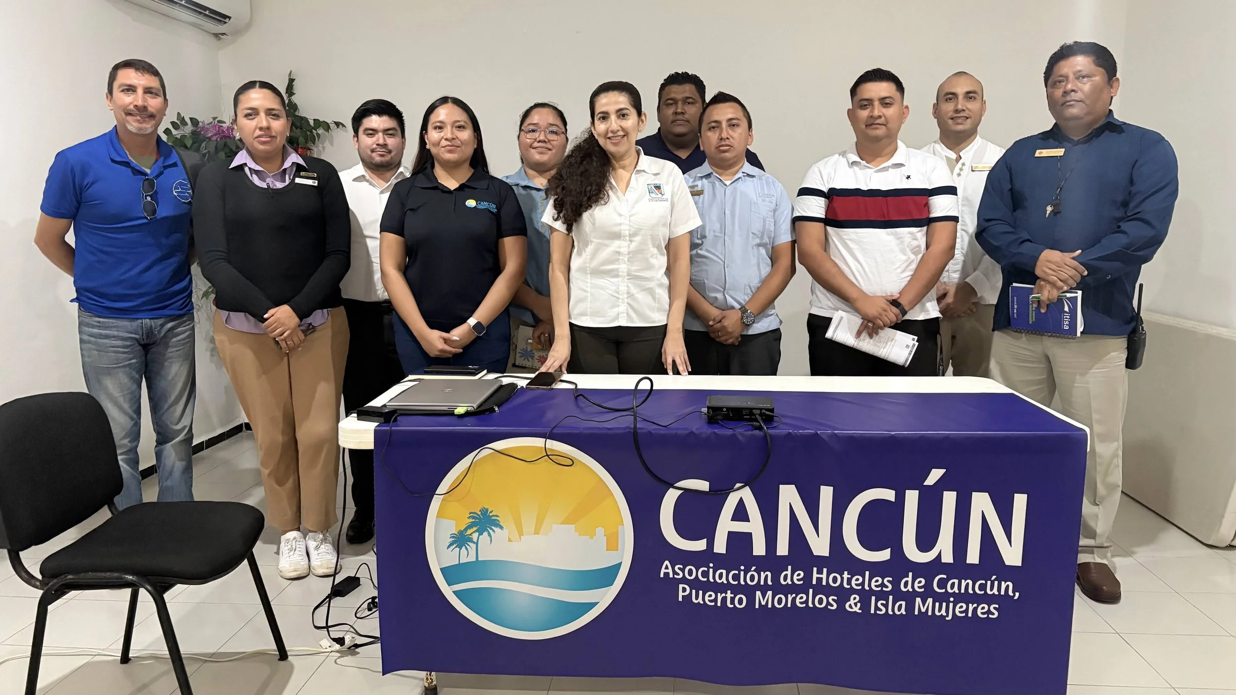Hoteles de Cancún, Puerto Morelos e Isla Mujeres al día con normativa de Protección Civil gracias a capacitaciones de la AHCPMIM