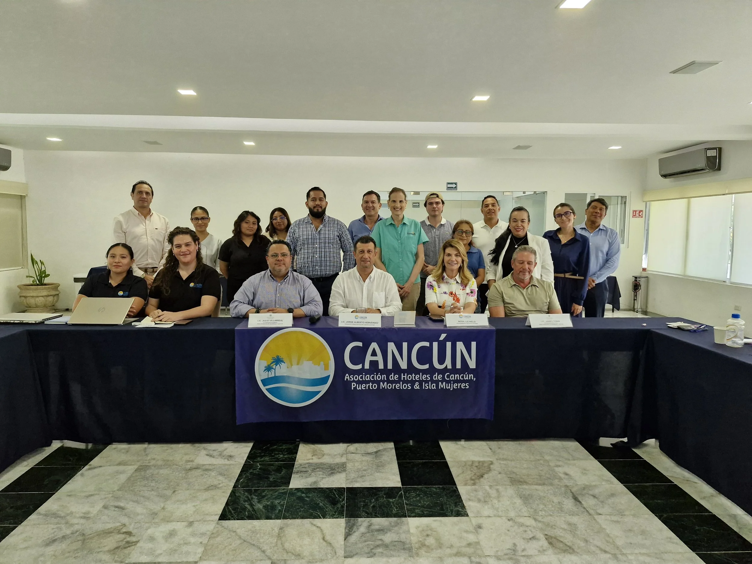 Asociación de Hoteles de Cancún, Puerto Morelos e Isla Mujeres y Mesa Ciudadana de Seguridad y de Justicia convergen durante Tercera Reunión Comité de Hoteles del Centro
