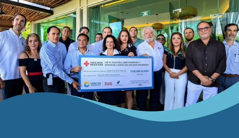 En el marco de la sesi&oacute;n mensual de su Consejo Directivo, la Asociaci&oacute;n de Hoteles de Canc&uacute;n, Puerto Morelos e Isla Mujeres reafirm&oacute; su compromiso con la comunidad al realizar la entrega de un donativo de $100,000 MXN a la
