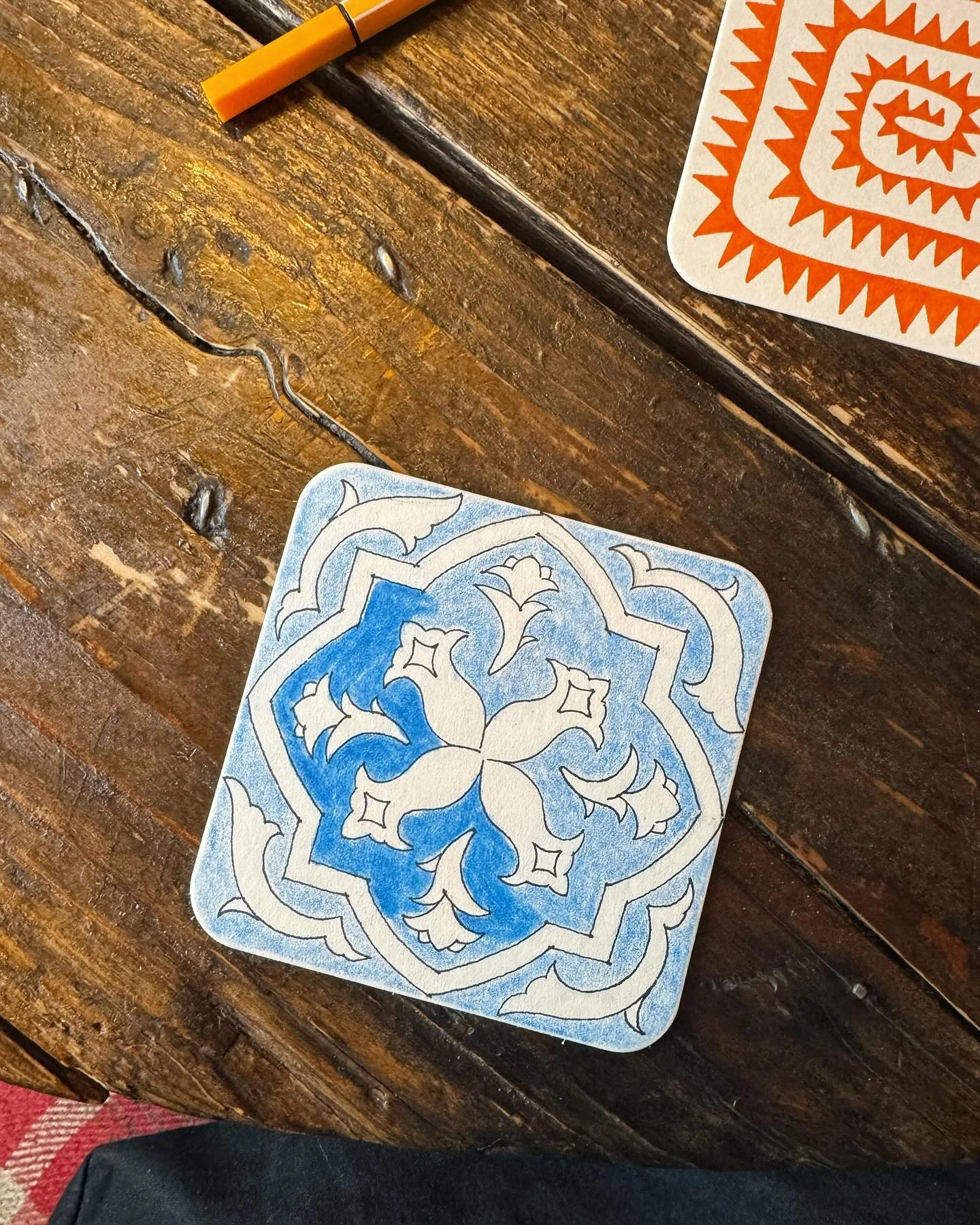 Mediterranean tiles &amp; beer mats at @green_dragon2018 🍻

Thanks everyone who came along last night, socialised and got creative! Special thanks to the pub for hosting us in such a lovely space 🙏

Here are your tiles!🔷🔶

#sketchandsocial #cambr