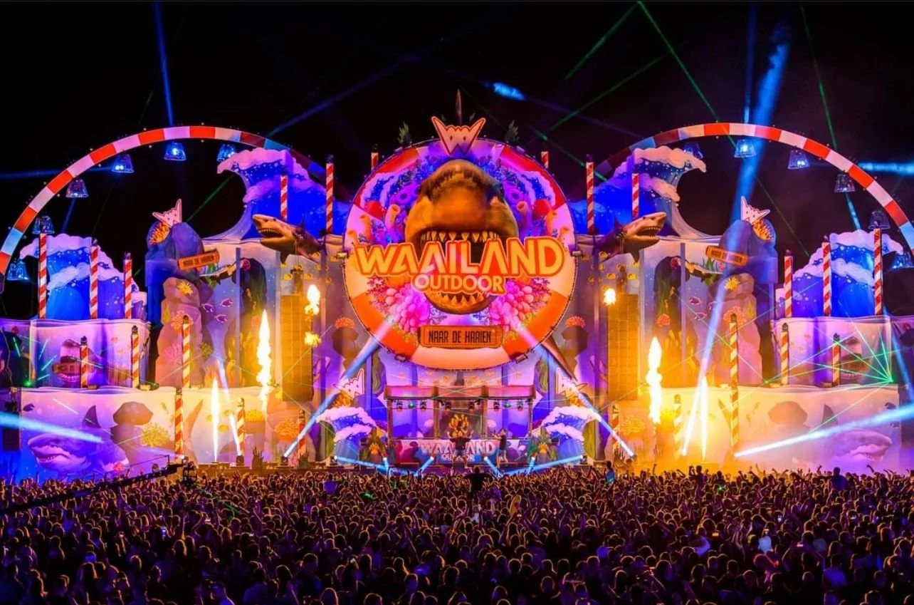 Waailand main stage DecoWorx