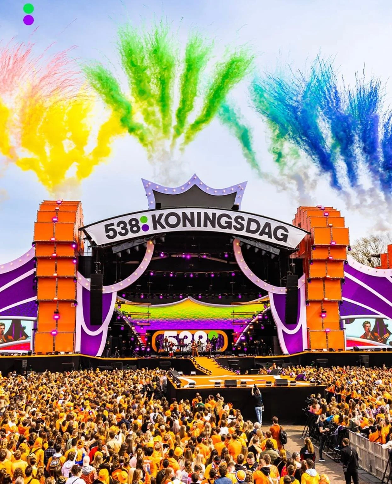 53g Kingsday mainstage by DecoWorx