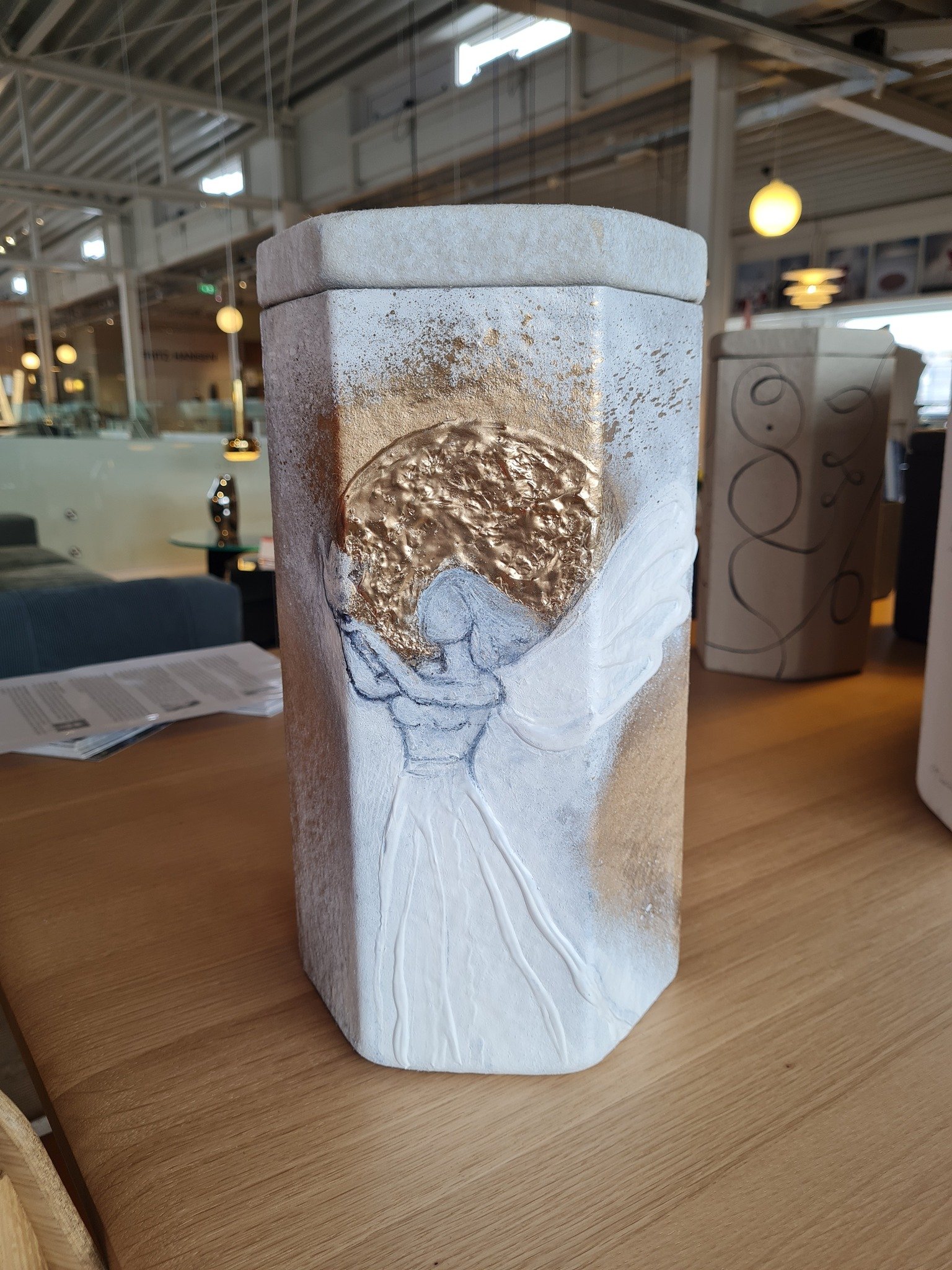 For this year's Design March we asked few ladies who have made a name in art to decorate an urn from us.
Ell&yacute; &Aacute;rmannsd&oacute;ttir is an artist and fortune teller who paints and draws based on her perceptions. These include angel images