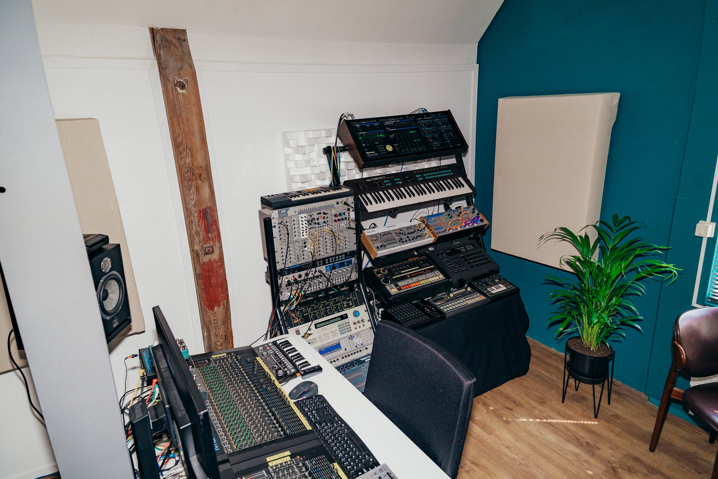 3 LAKE WOOZOO-1 (Studio B).jpg