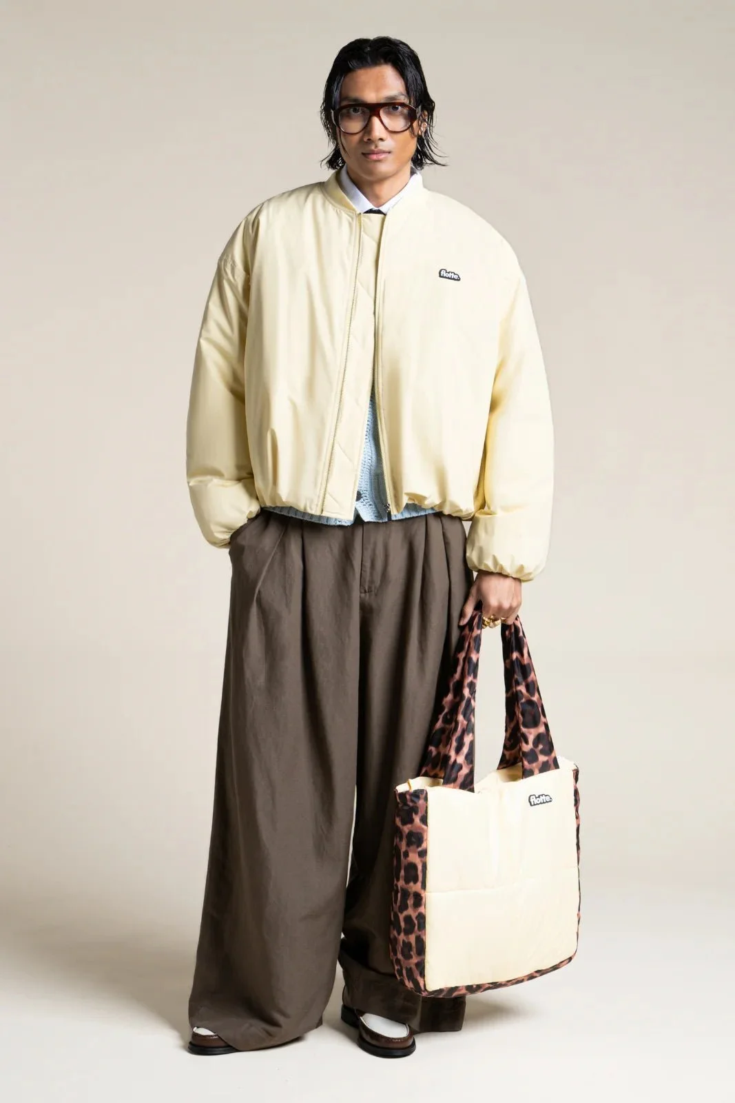 visuels-ah25-veste-bomber-impermeable-blouson-alesia-butter-homme-cabas-butter-new-leopard-look.webp.jpeg