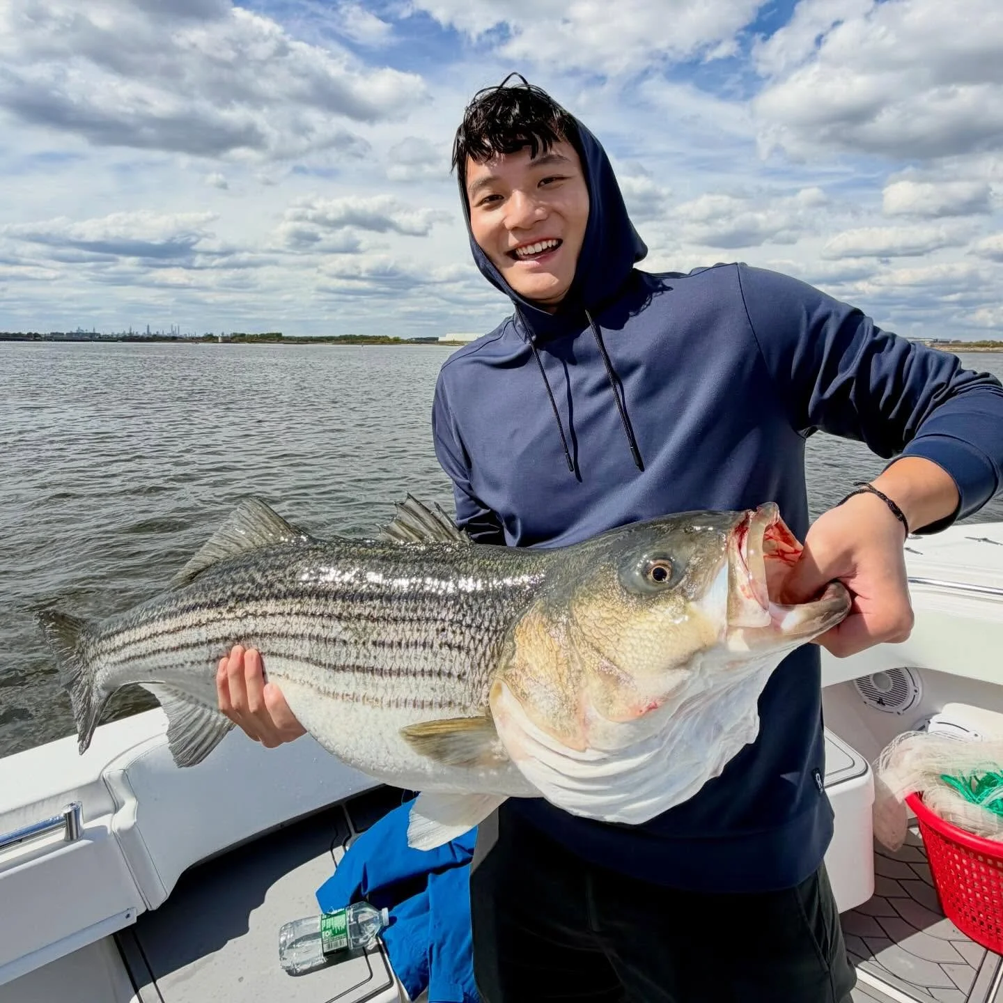 Excellent fishing for our afternoon trip with Timmy &amp; friends today. Took a little longer to get bait this late in the day, but with a little help from our friends (thnx @biggeorgietattoo 🏆) &amp; the bunker gods we finally filled the wells &amp