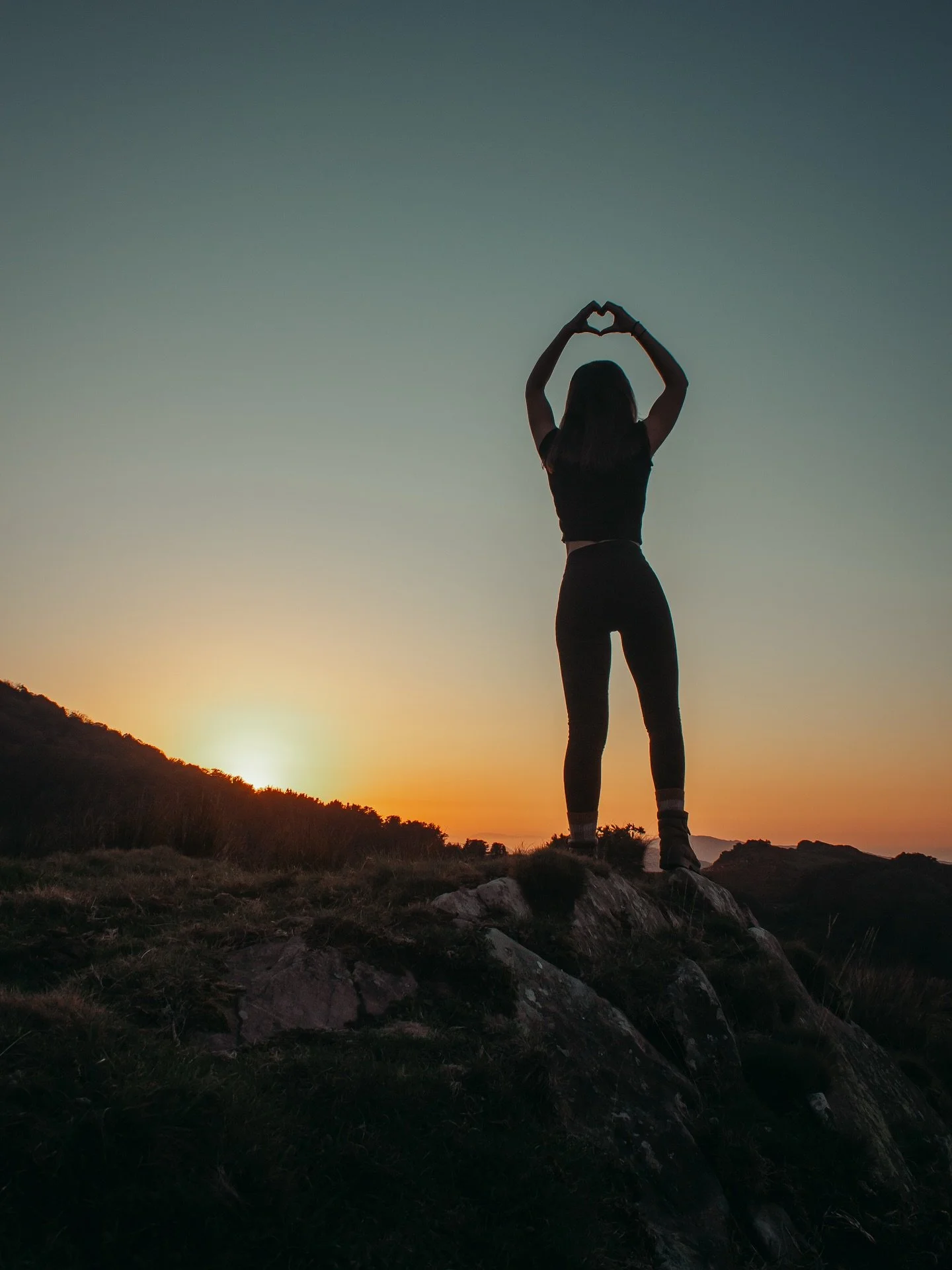 Un peu d&rsquo;amour dans ce monde de brutes 💛
#mountain #sunsetphotography #goldenhour #pyrenees #larhune #autumvibe