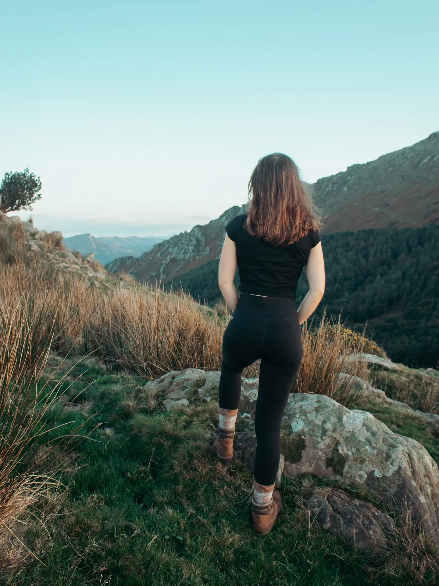 ⛰️Tr&egrave;s certainement l&rsquo;un des derniers coucher de soleil en montagne en t-shirt ! 

#mountain #sunsetlovers #larhune #paysbasque #pyrenees